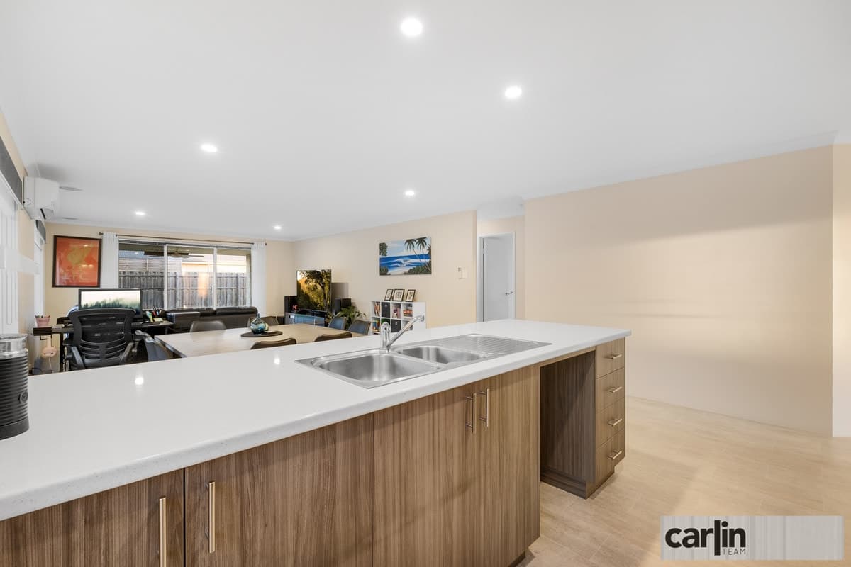 18 Celestine Avenue, WELLARD, Wellard - Thumbnail 3