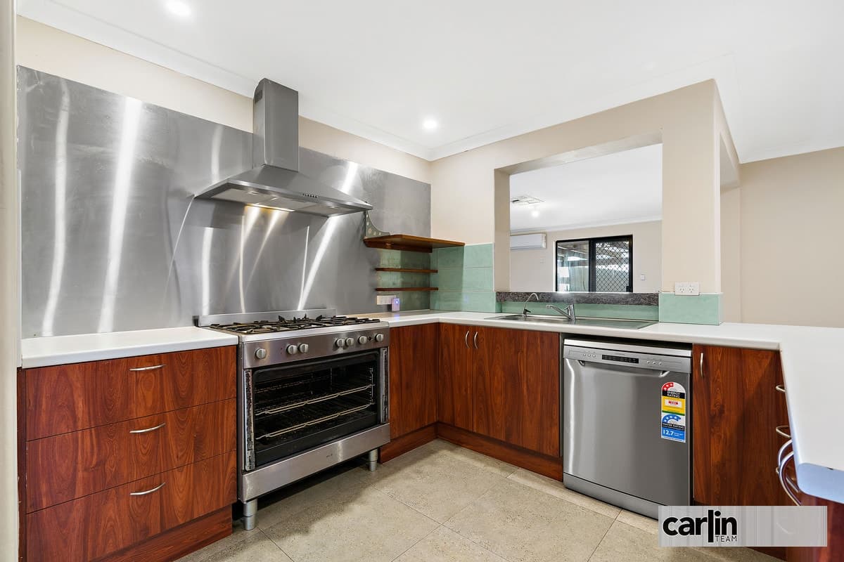 24 McKanna Gardens, PARMELIA, Parmelia - Thumbnail 3