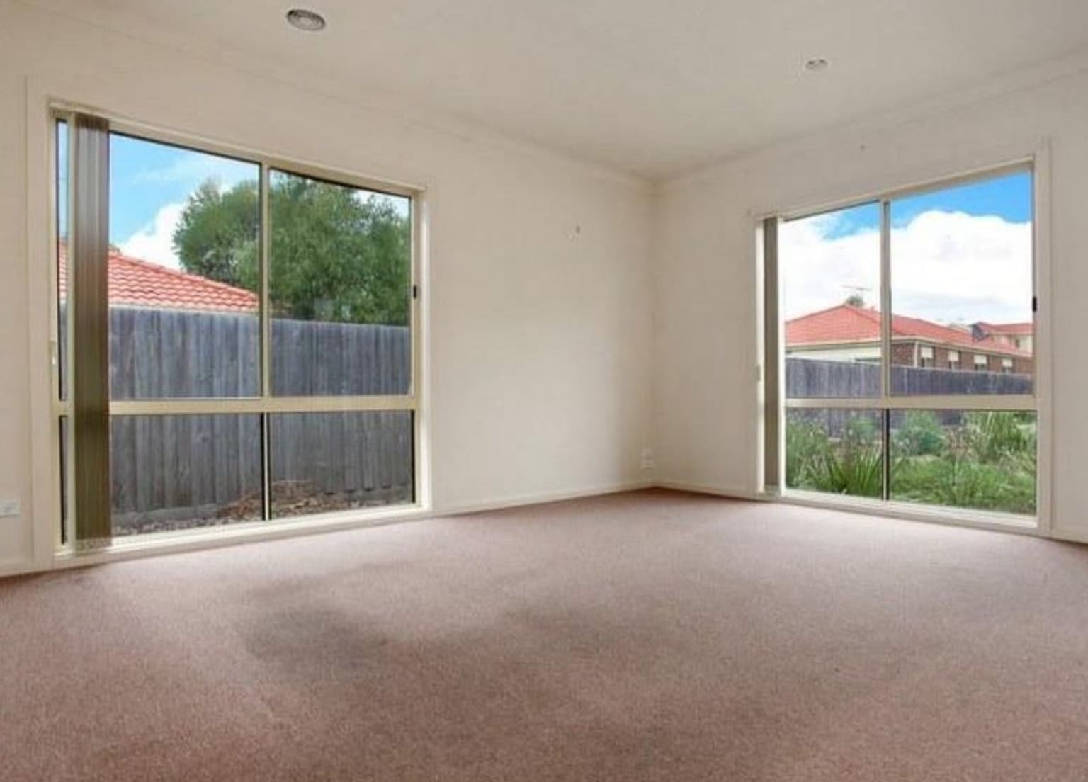 12 Kristian Drive, Hillside, Hillside - Thumbnail 2