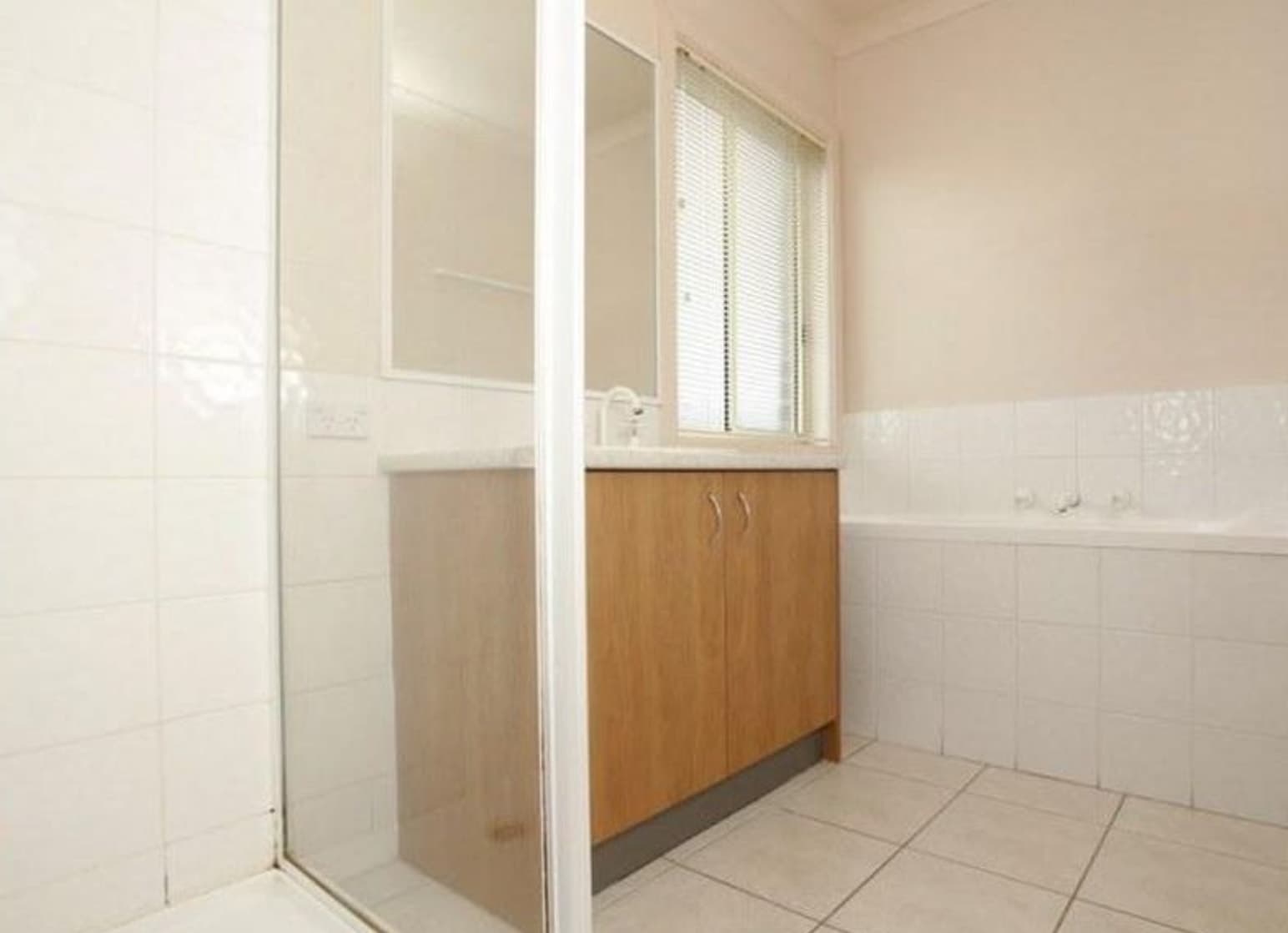 12 Kristian Drive, Hillside, Hillside - Thumbnail 3