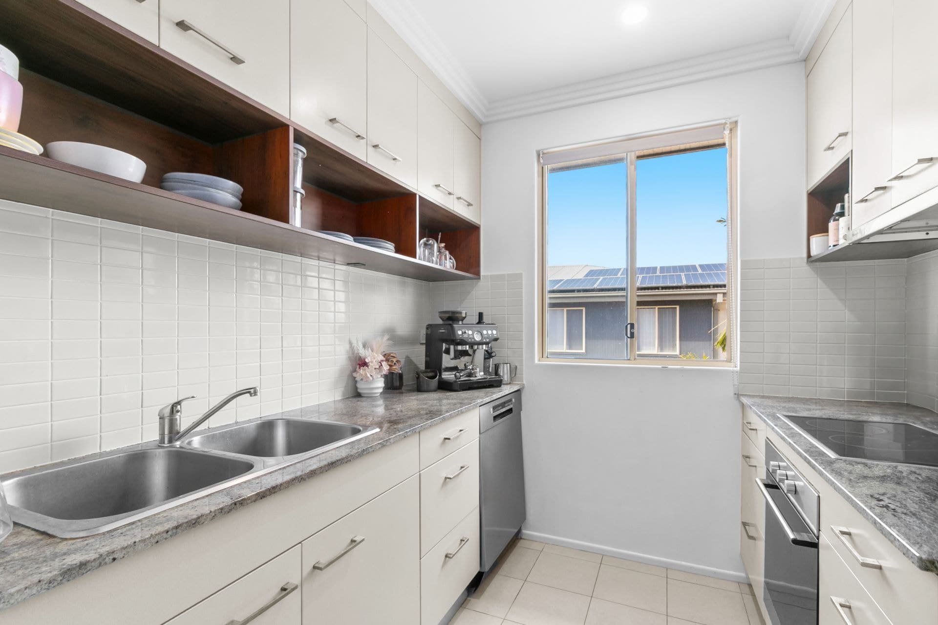 7/4 Locke Street, Southport, Southport - Thumbnail 7
