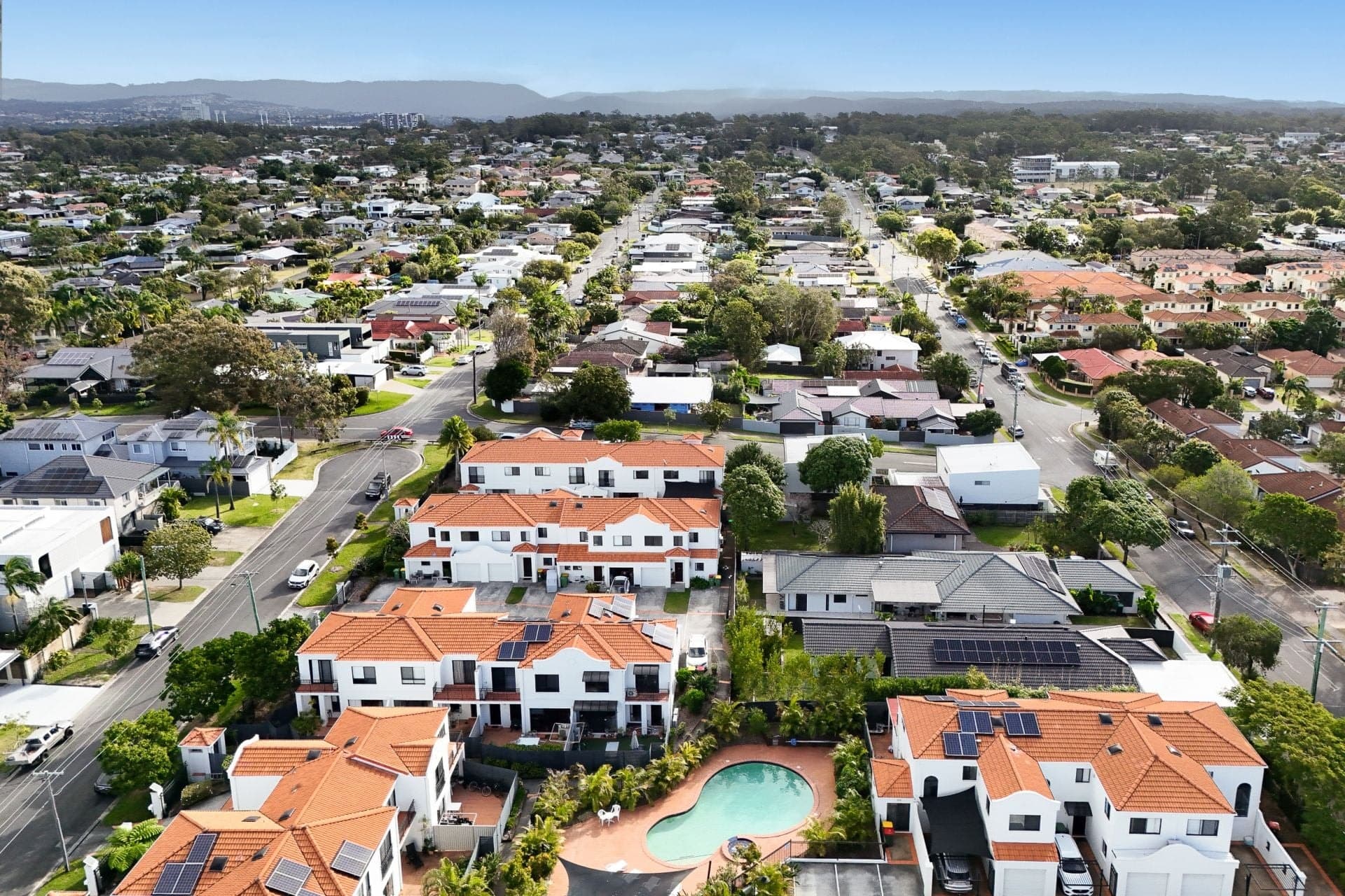 8/77 Bamboo Avenue, Benowa, Benowa - Image 1