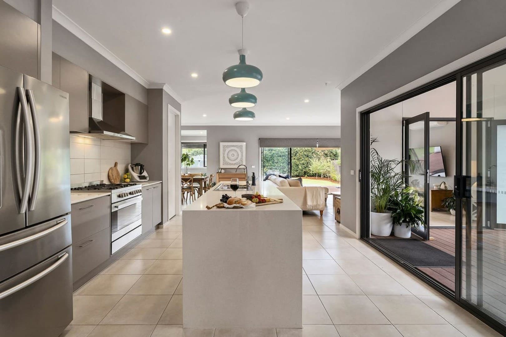 24 Leon Avenue, Rosebud, VIC 3939, Rosebud - Thumbnail 2