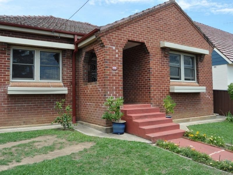 208 Brilliant Street, Bathurst NSW 2795, Bathurst - Image 1