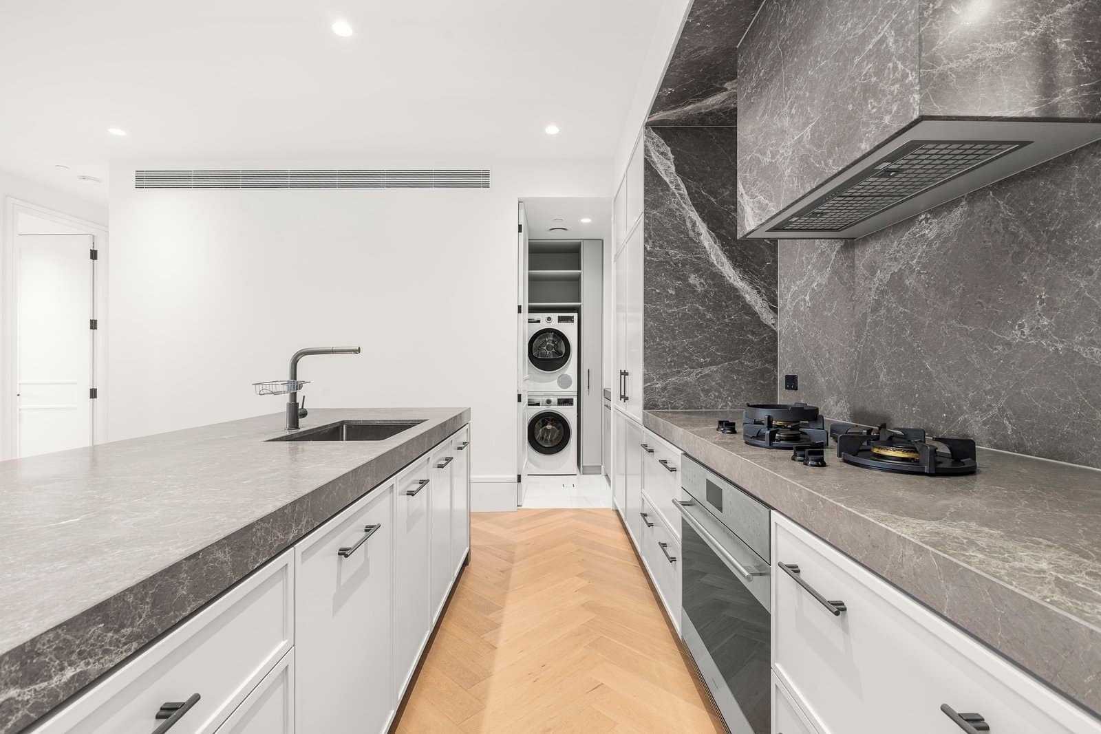 302/376 Albert Street, East Melbourne - Thumbnail 2