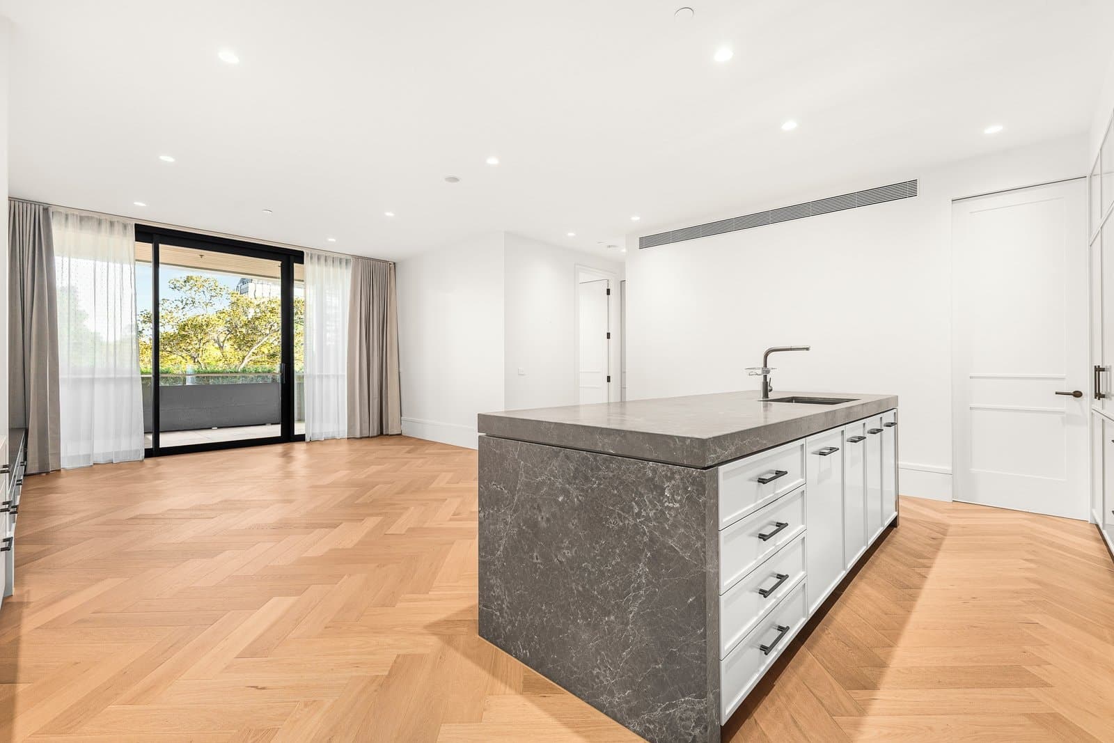 302/376 Albert Street, East Melbourne - Thumbnail 3