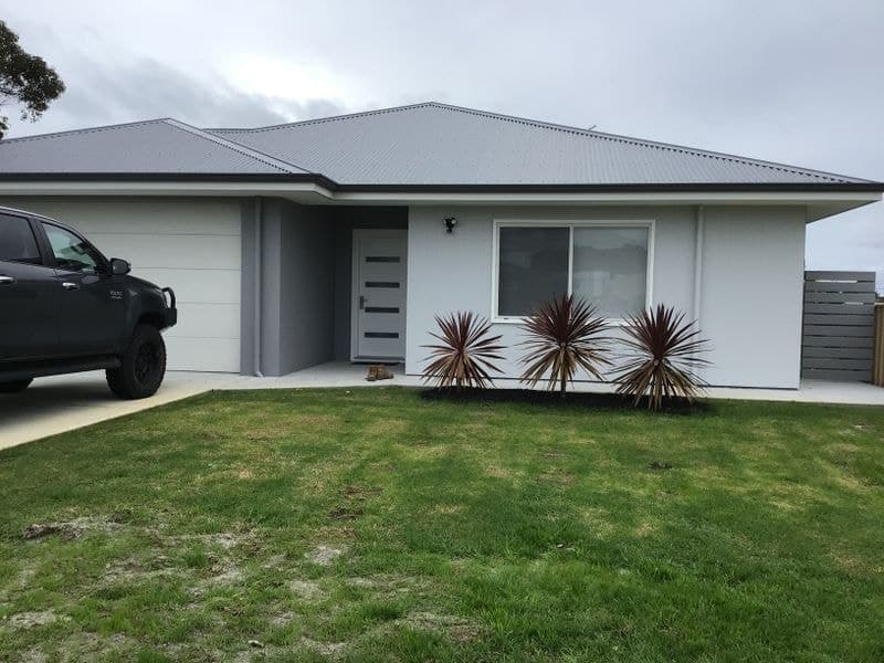 32 Hayward Crest, Yakamia WA 6330, Yakamia - Image 1
