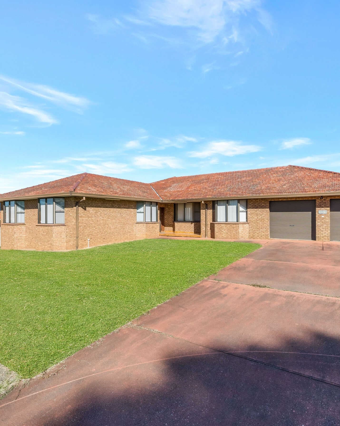 7 Nineteenth Avenue Hoxton Park, Park - Image 1