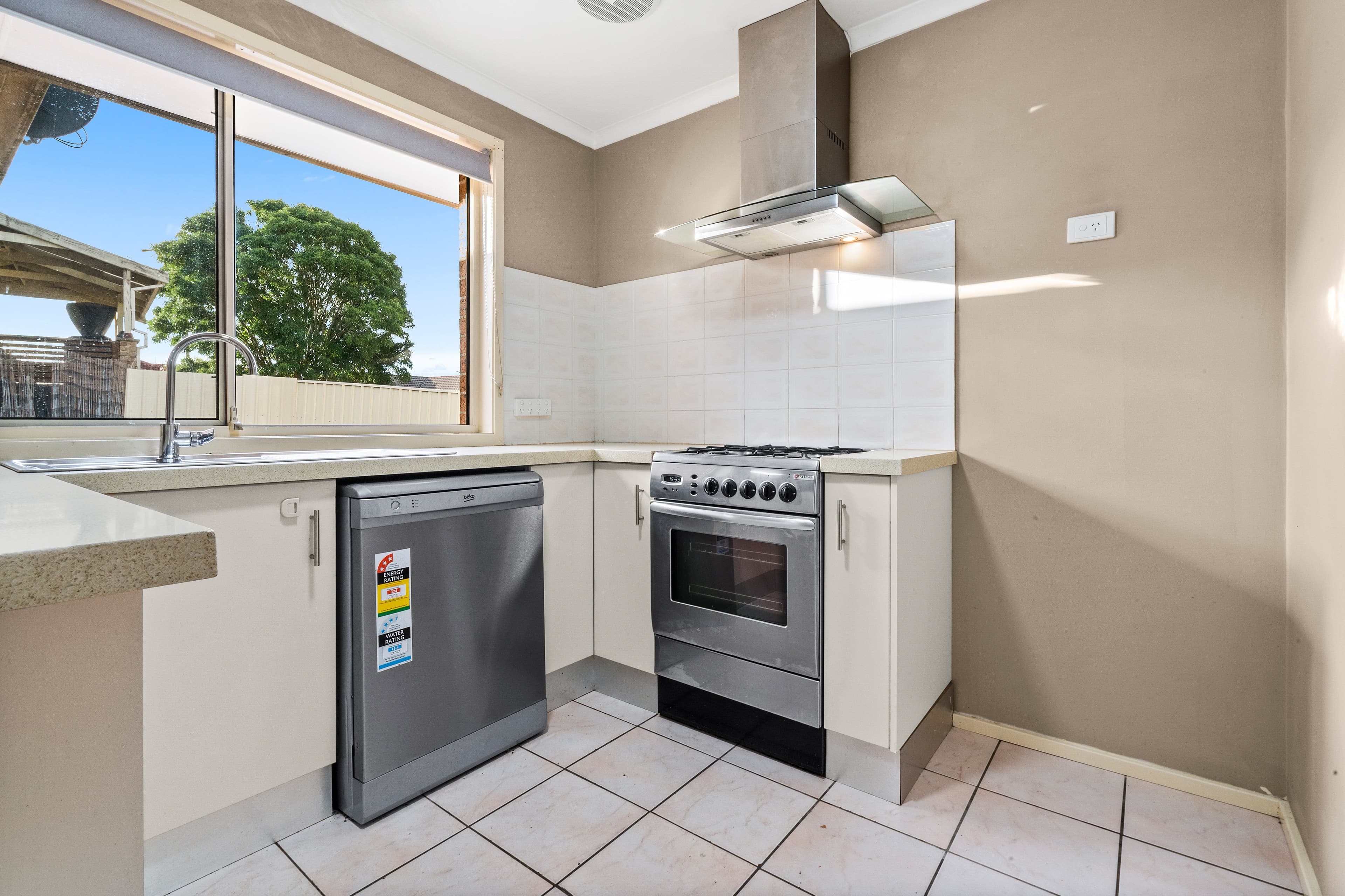 18 Hazelton Street, Albion Park, Albion Park - Thumbnail 2
