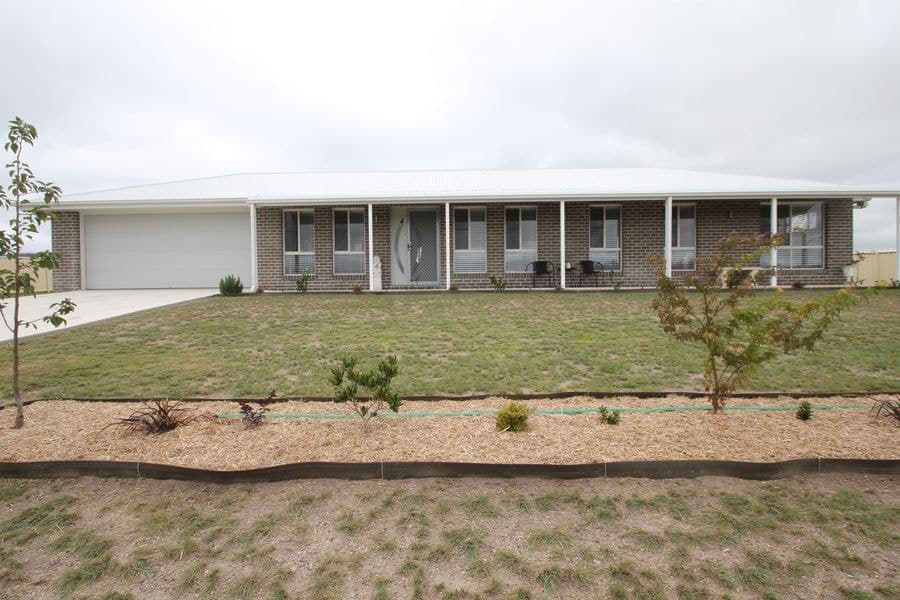 12 Parkes Drive, Tenterfield NSW 2372, Tenterfield - Image 1