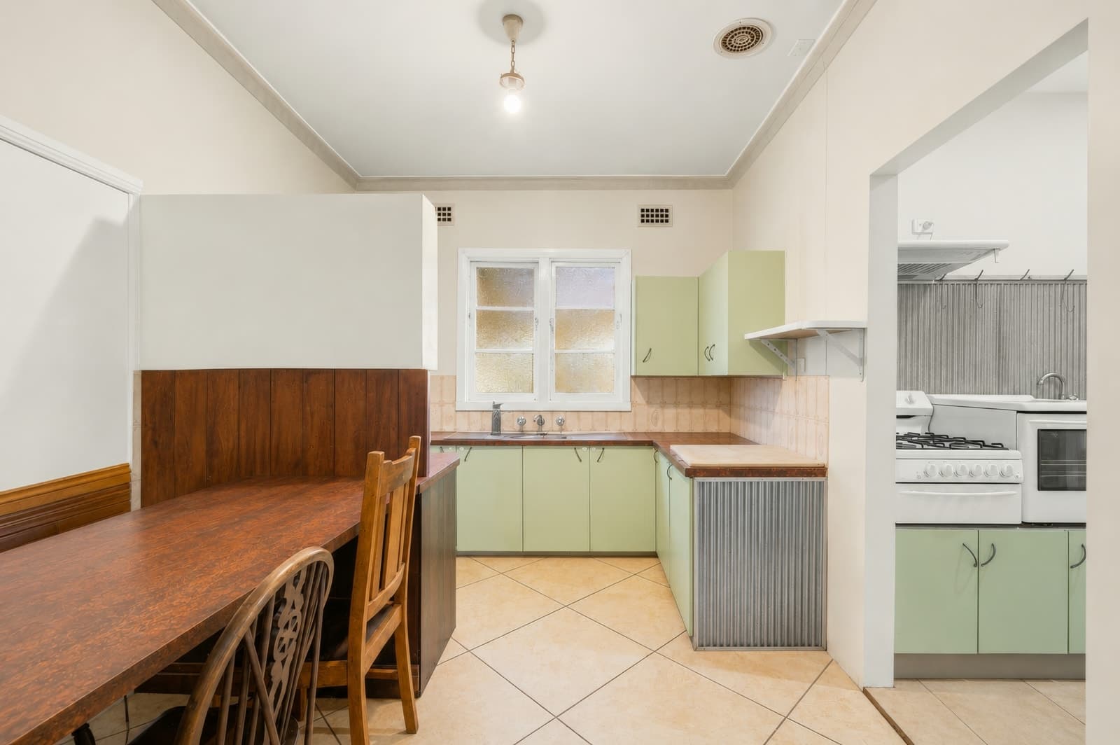 16 Elizabeth Street, TAMWORTH, Tamworth - Thumbnail 2
