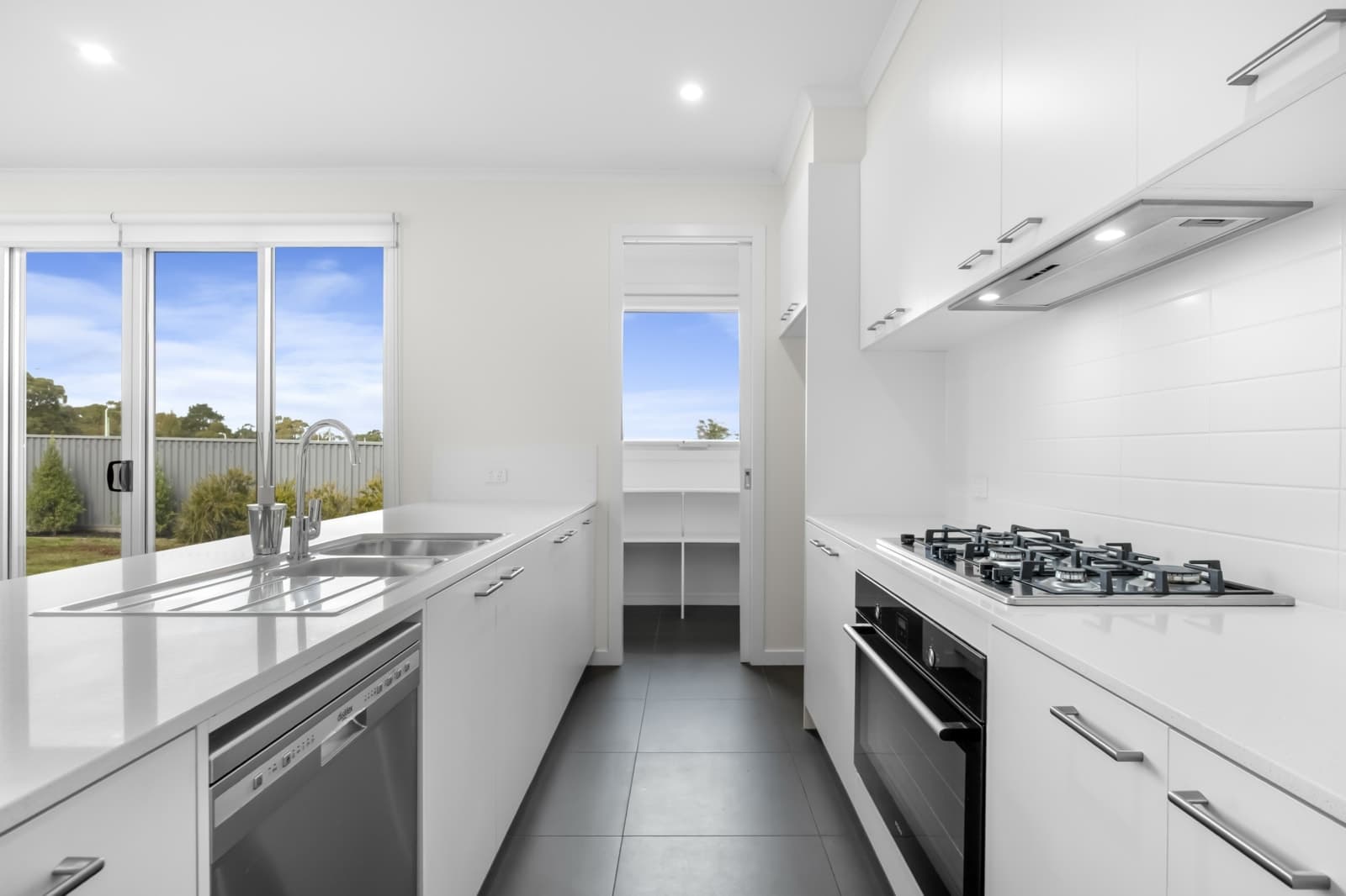 19 Nikolaos Street, SMYTHES CREEK, Smythes Creek - Thumbnail 4
