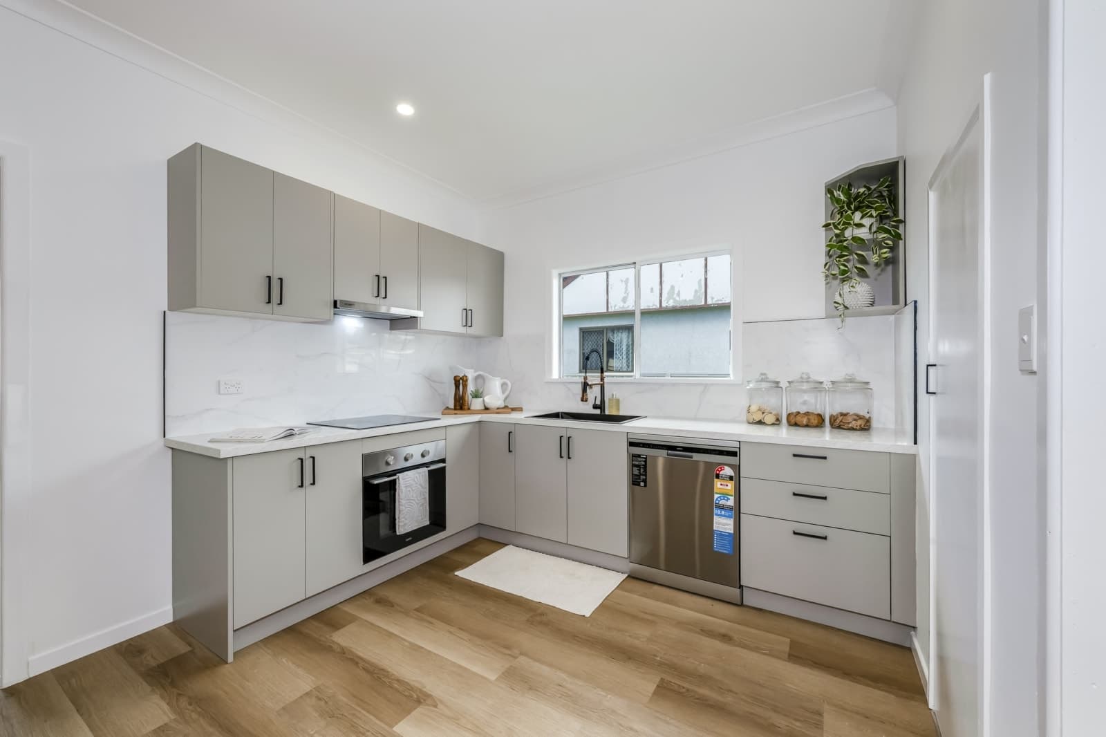 204 Walker Street, SVENSSON HEIGHTS, Svensson Heights - Thumbnail 6