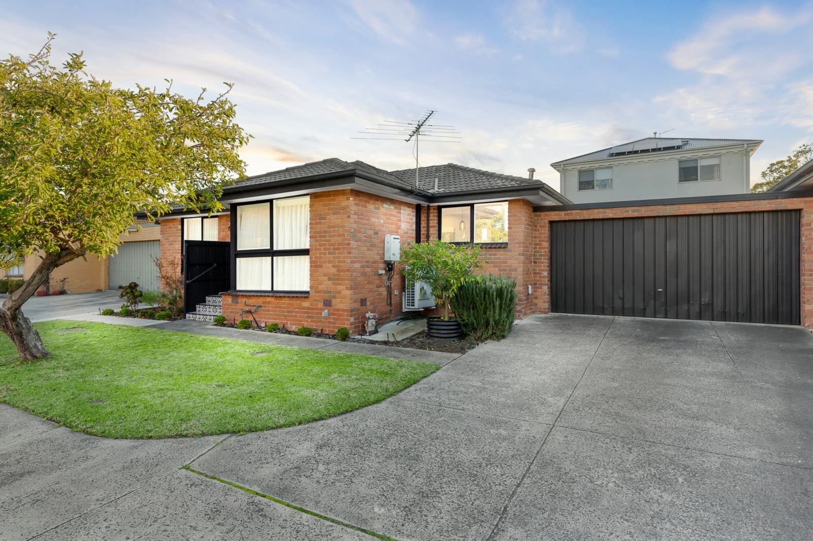 6/7 Crawford Road, CLARINDA, Clarinda - Image 1