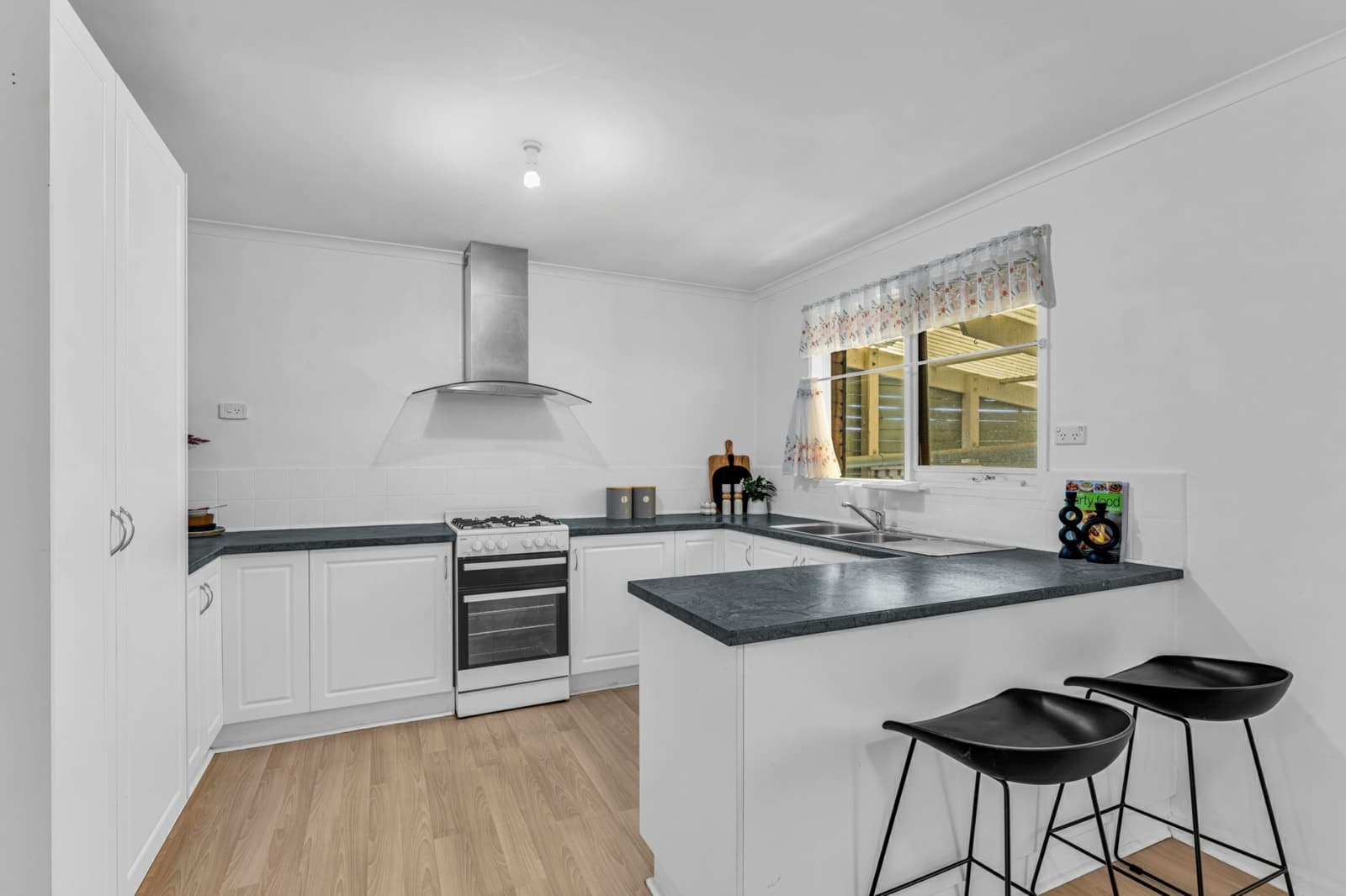 15 Springfield Crescent,Hampton Park, Hampton Park - Thumbnail 3