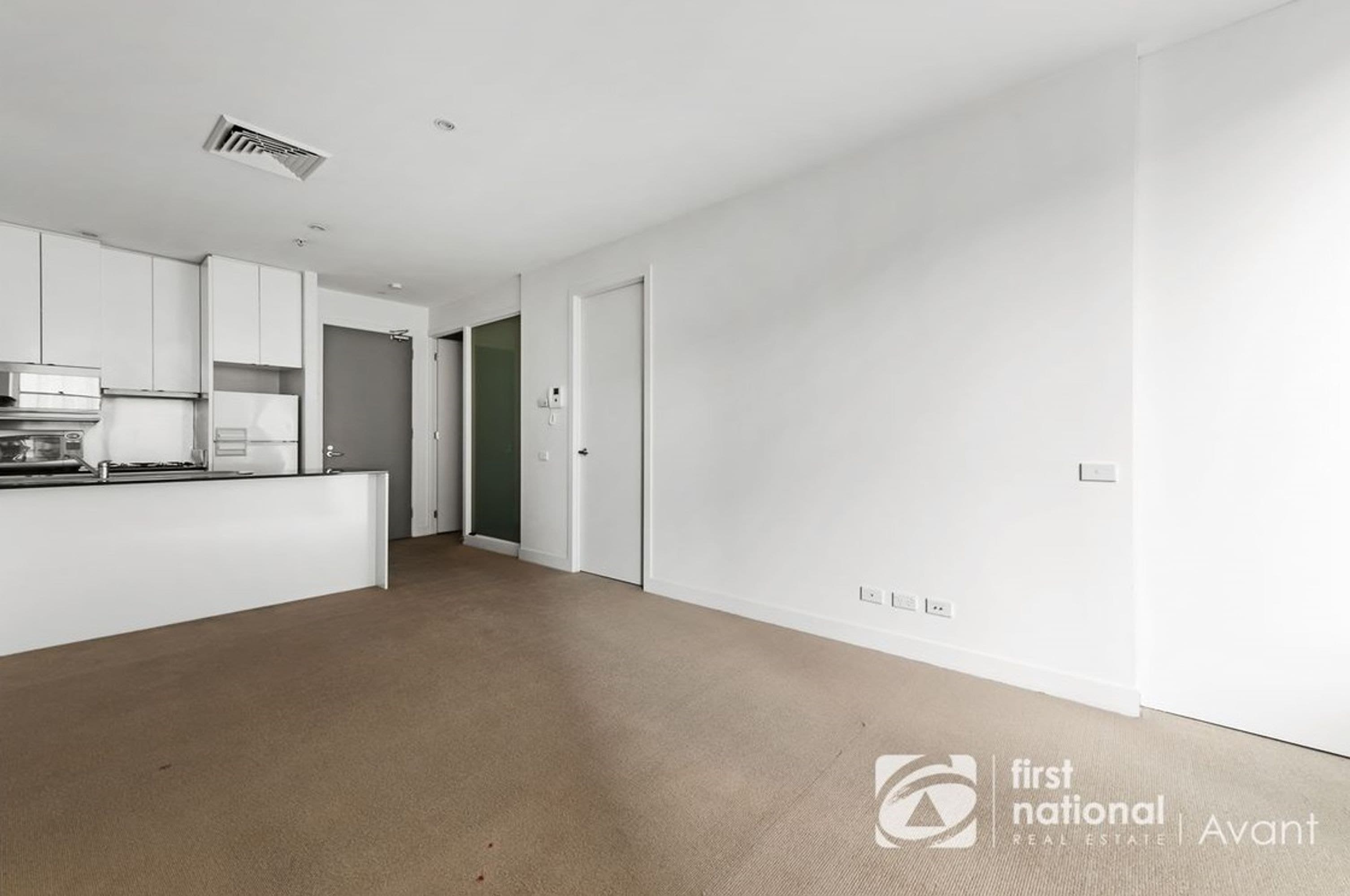 605/325 Collins Street, Melbourne - Thumbnail 3