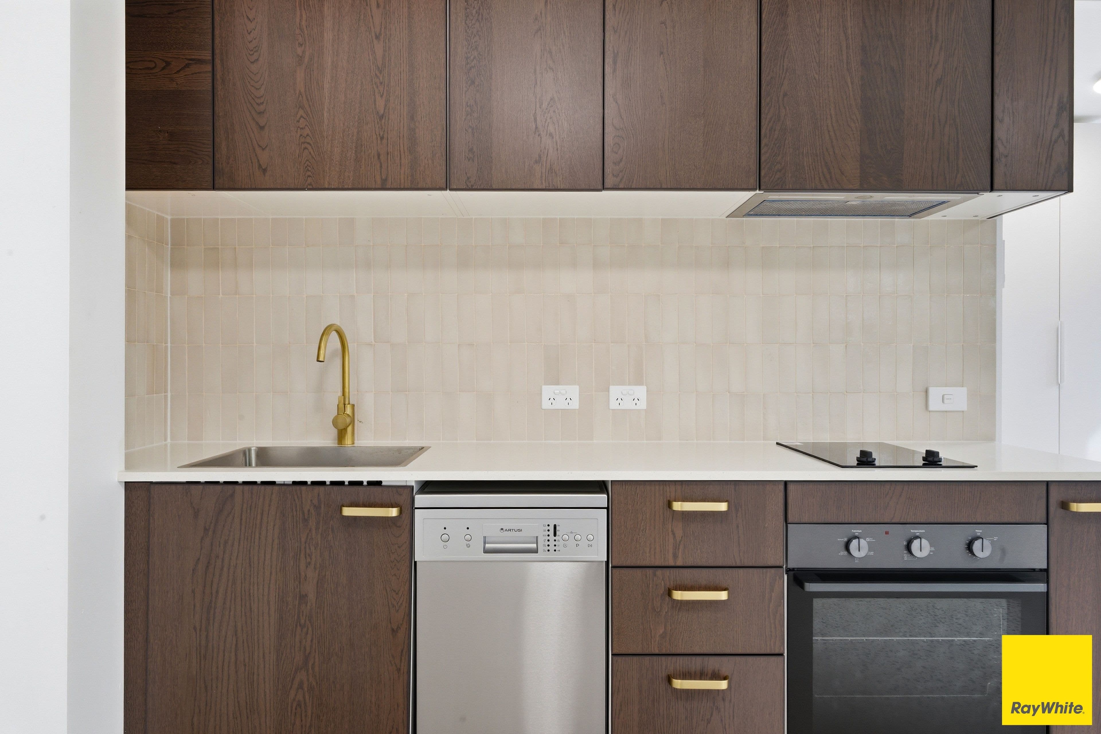 2/8 Mimosa Street, Holloways Beach QLD 4878, Holloways Beach - Thumbnail 2