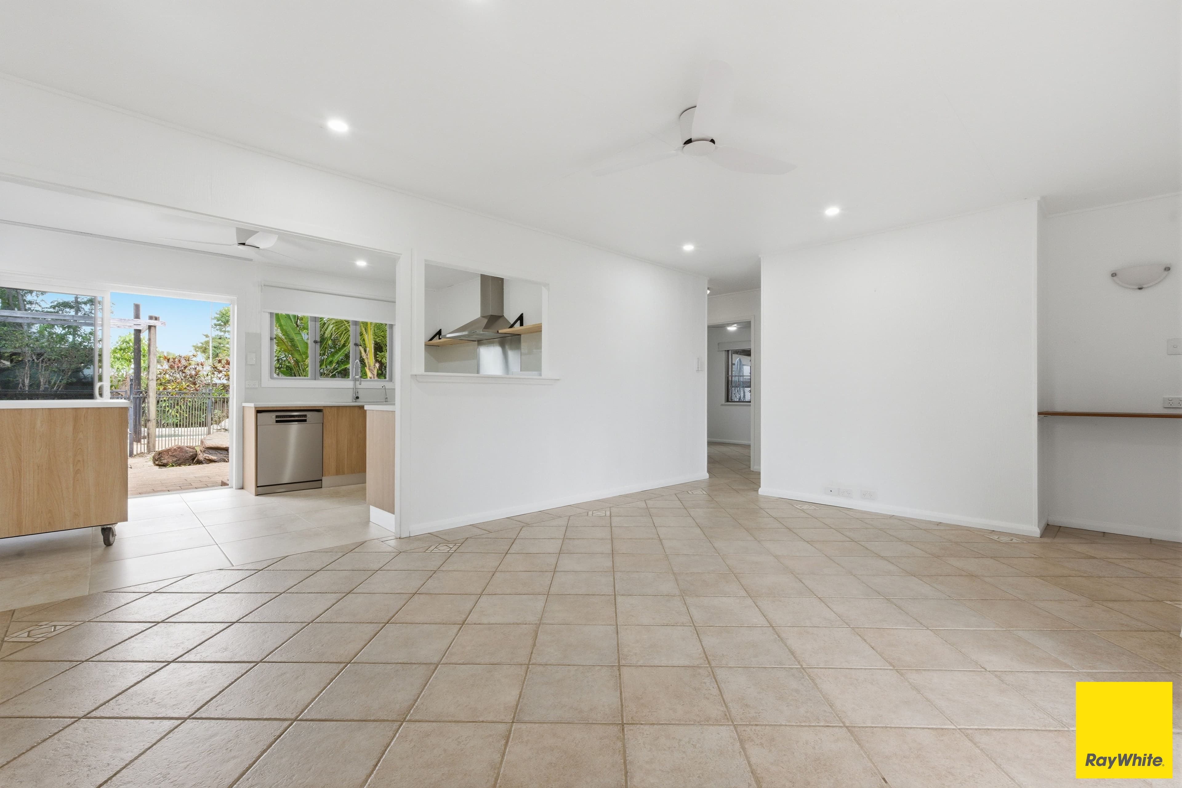 1/8 Mimosa Street, Holloways Beach QLD 4878, Holloways Beach - Thumbnail 3
