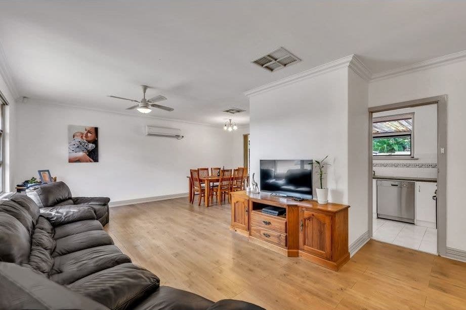 13 Carolan Crescent, Valley View SA 5093, Valley View - Thumbnail 2