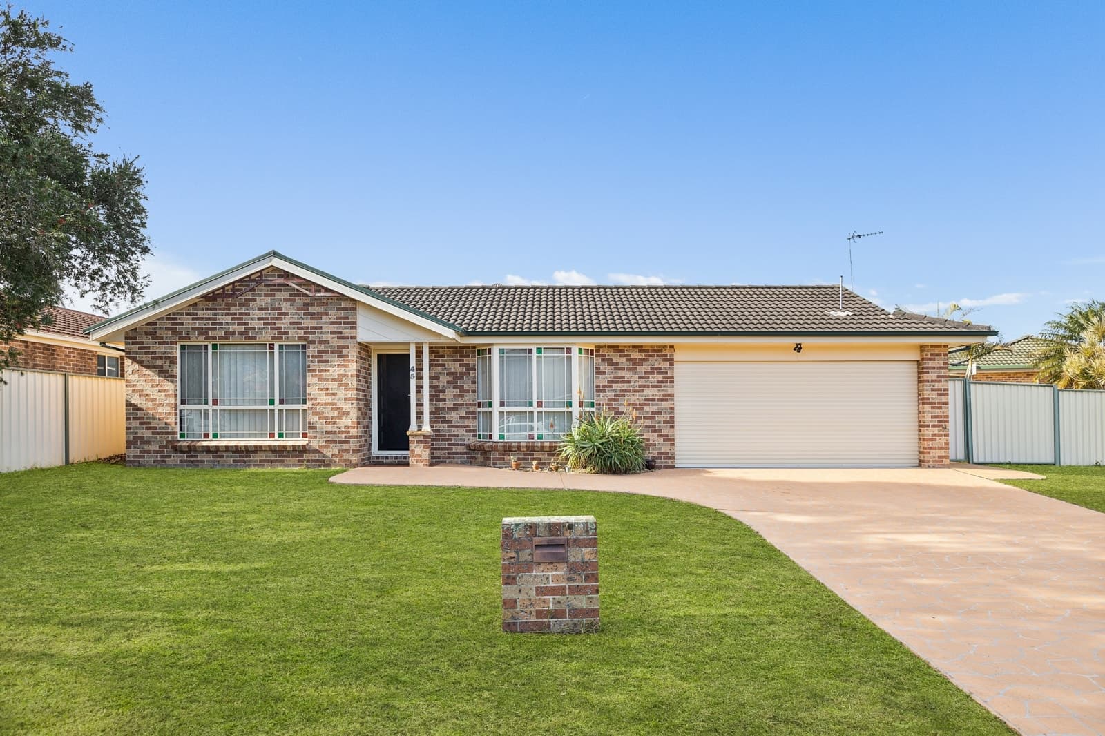 45 Sunnybank Crescent, HORSLEY, Horsley - Image 1