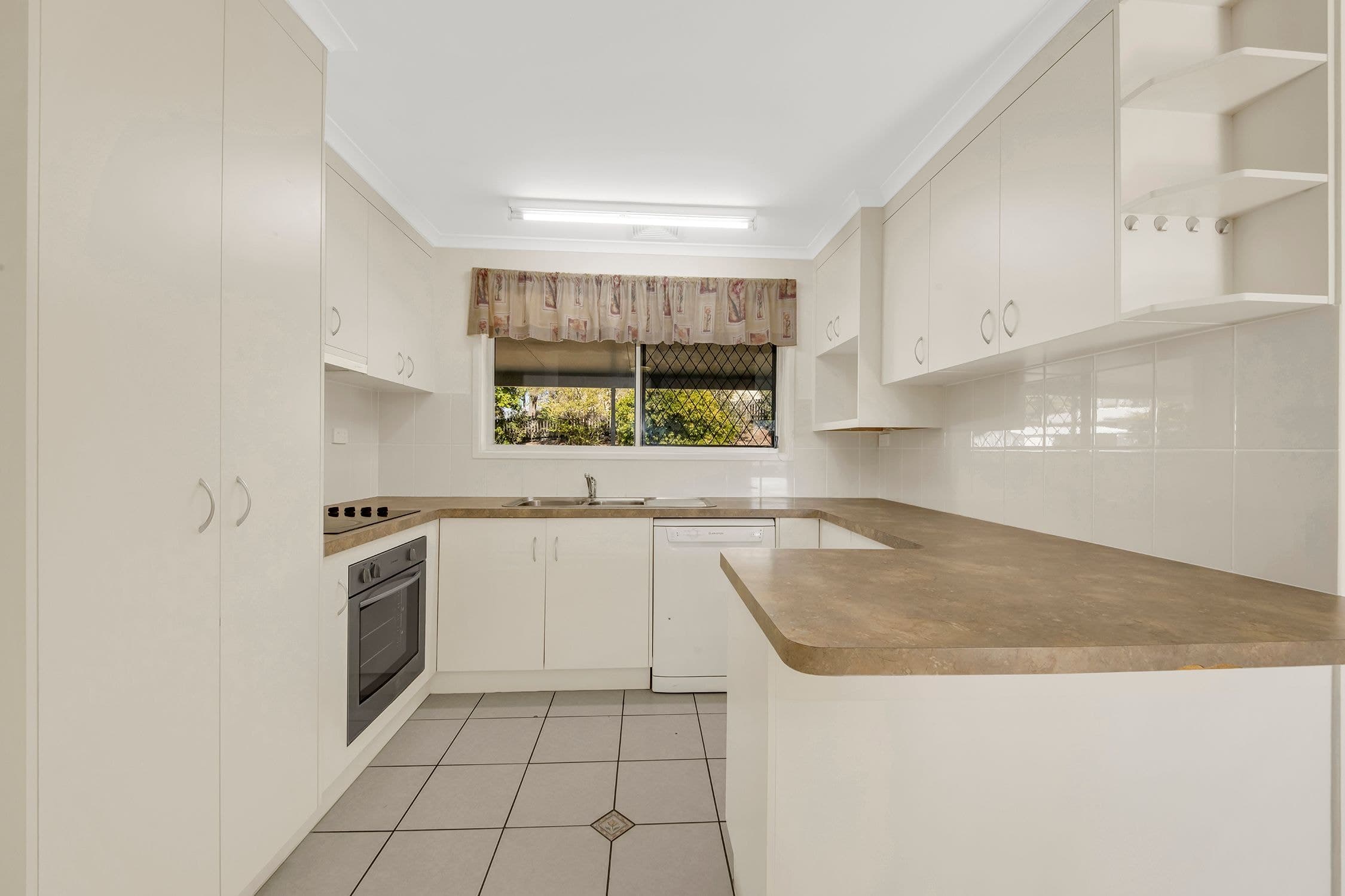 2 Junee Street, Clinton QLD 4680, Clinton - Thumbnail 6