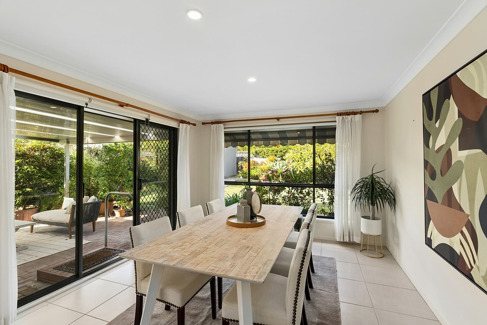 28 Snapdragon Crescent, HAMLYN TERRACE, Hamlyn Terrace - Thumbnail 3