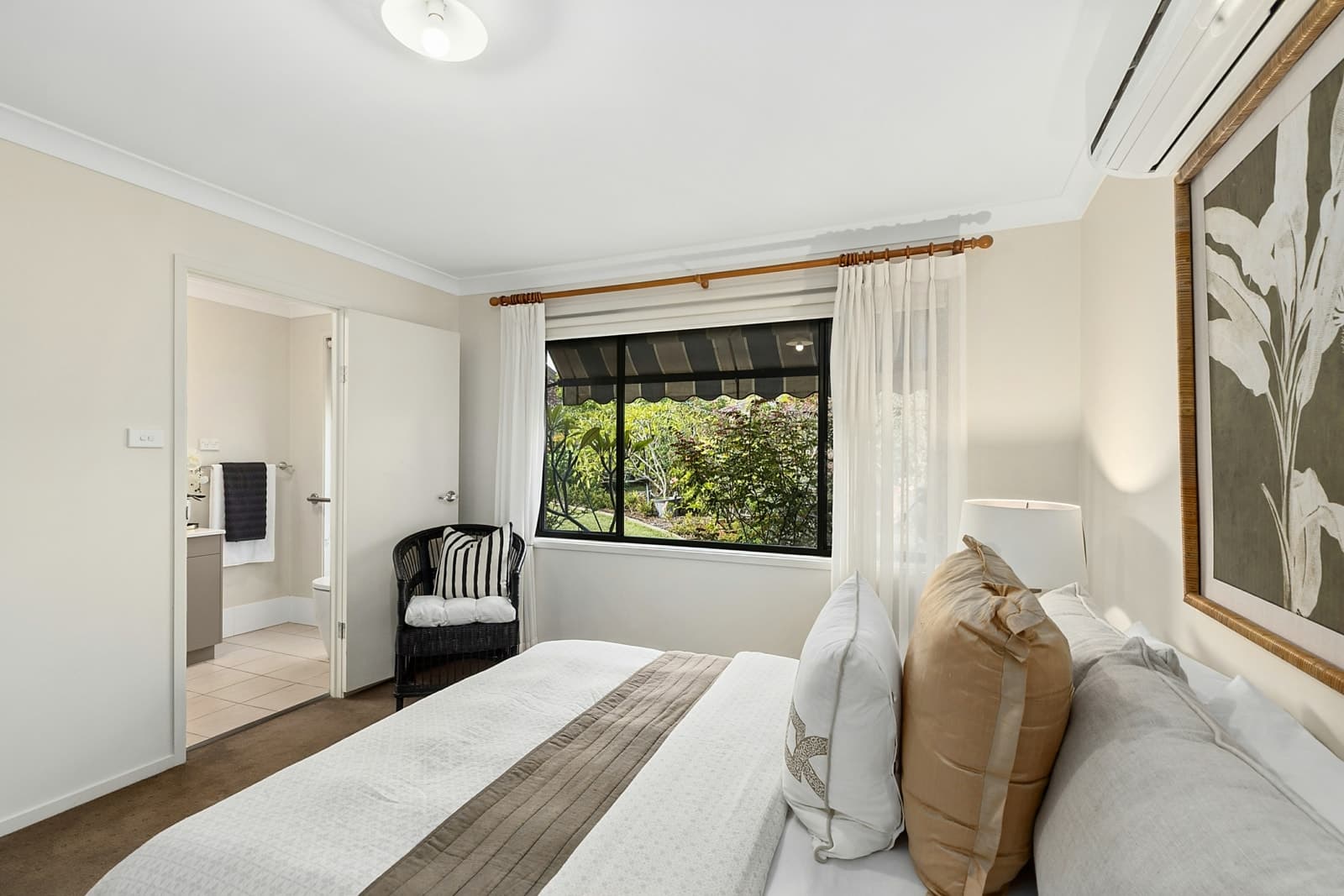 28 Snapdragon Crescent, HAMLYN TERRACE, Hamlyn Terrace - Thumbnail 5