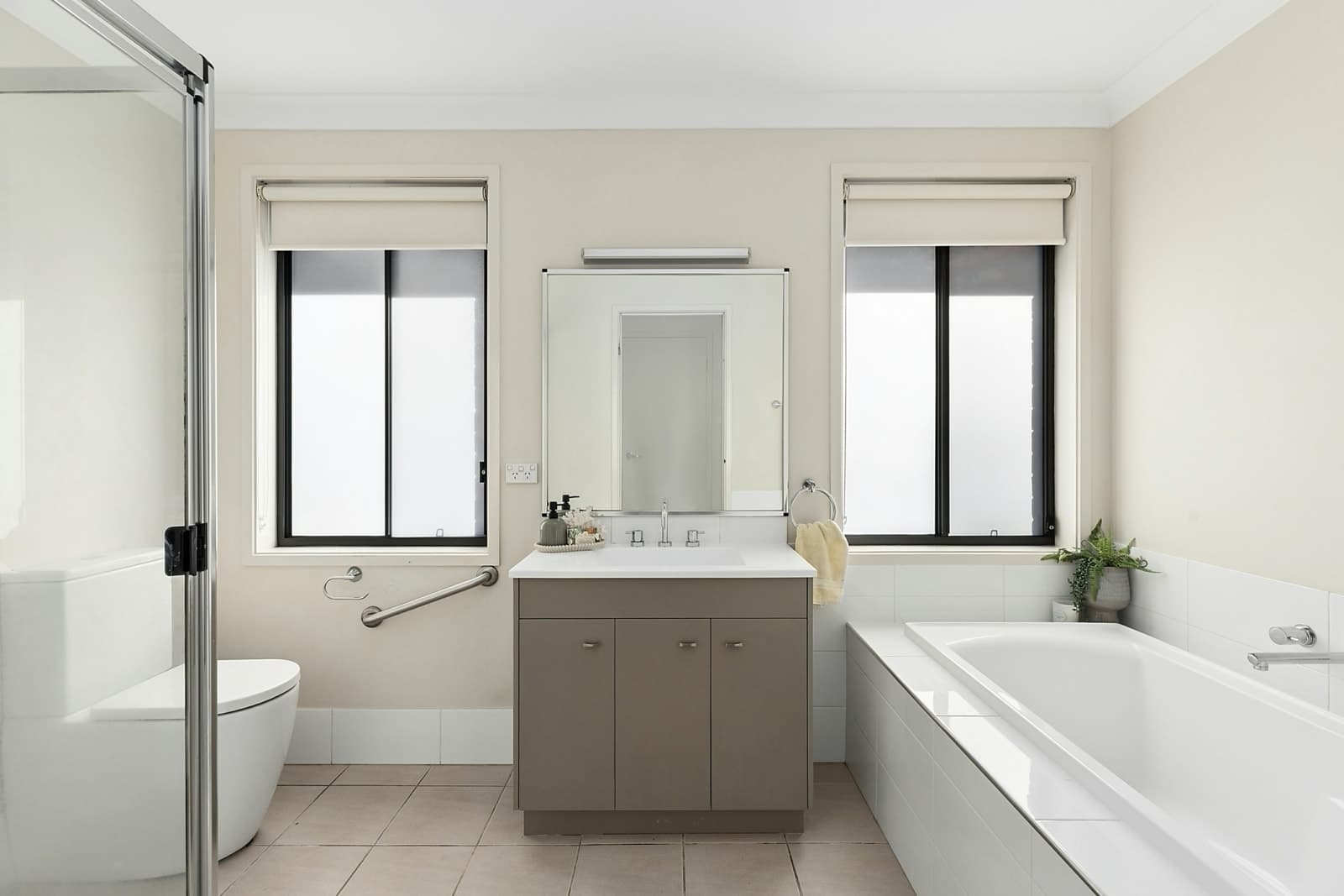 28 Snapdragon Crescent, HAMLYN TERRACE, Hamlyn Terrace - Thumbnail 6