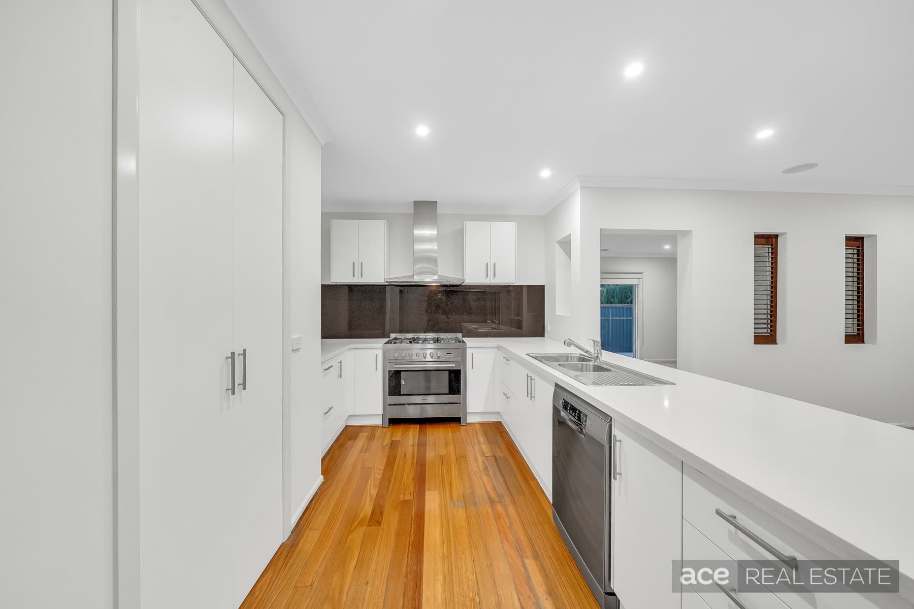 27 Fairbridge Road POINT COOK VIC 3030, Point Cook - Thumbnail 7