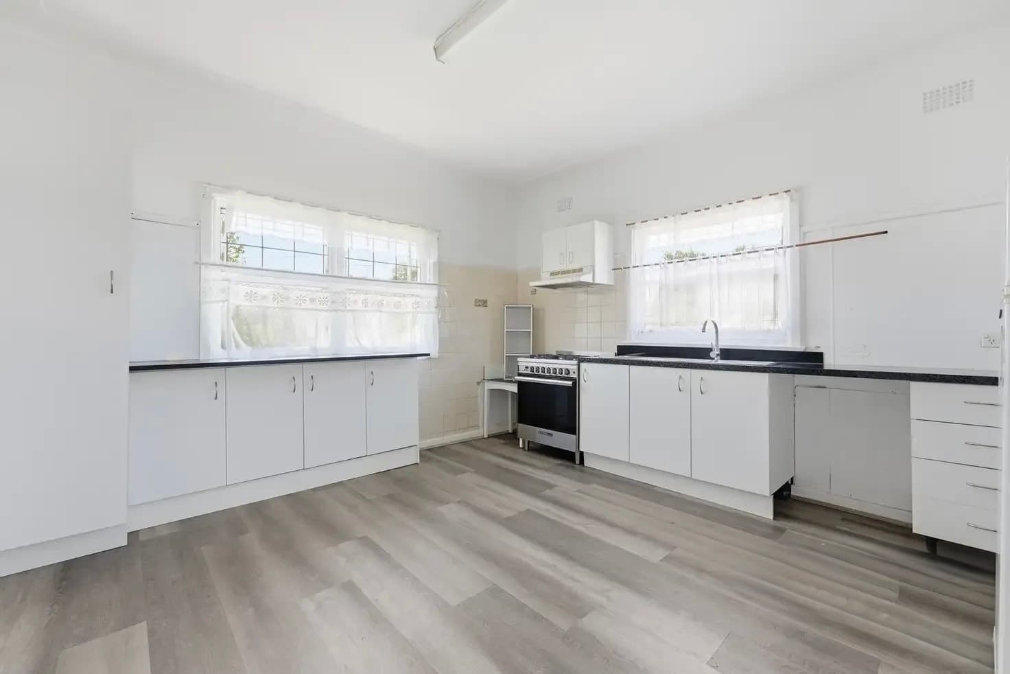 30 Dan Street, CAMPBELLTOWN, NSW 2560, Campbelltown - Thumbnail 8