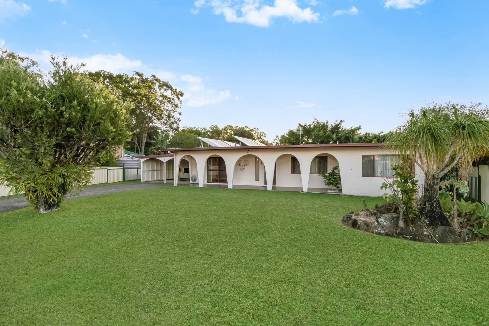 15 John Munro Court, CARRARA, Carrara - Thumbnail 2