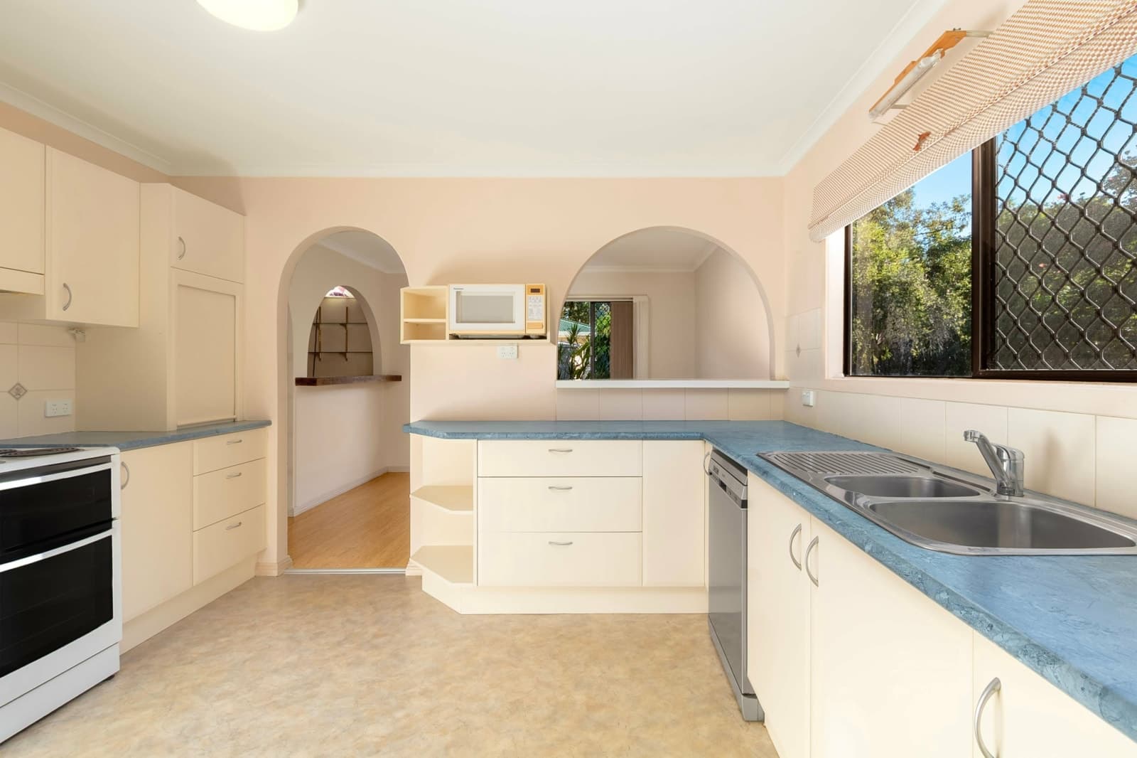 15 John Munro Court, CARRARA, Carrara - Thumbnail 3