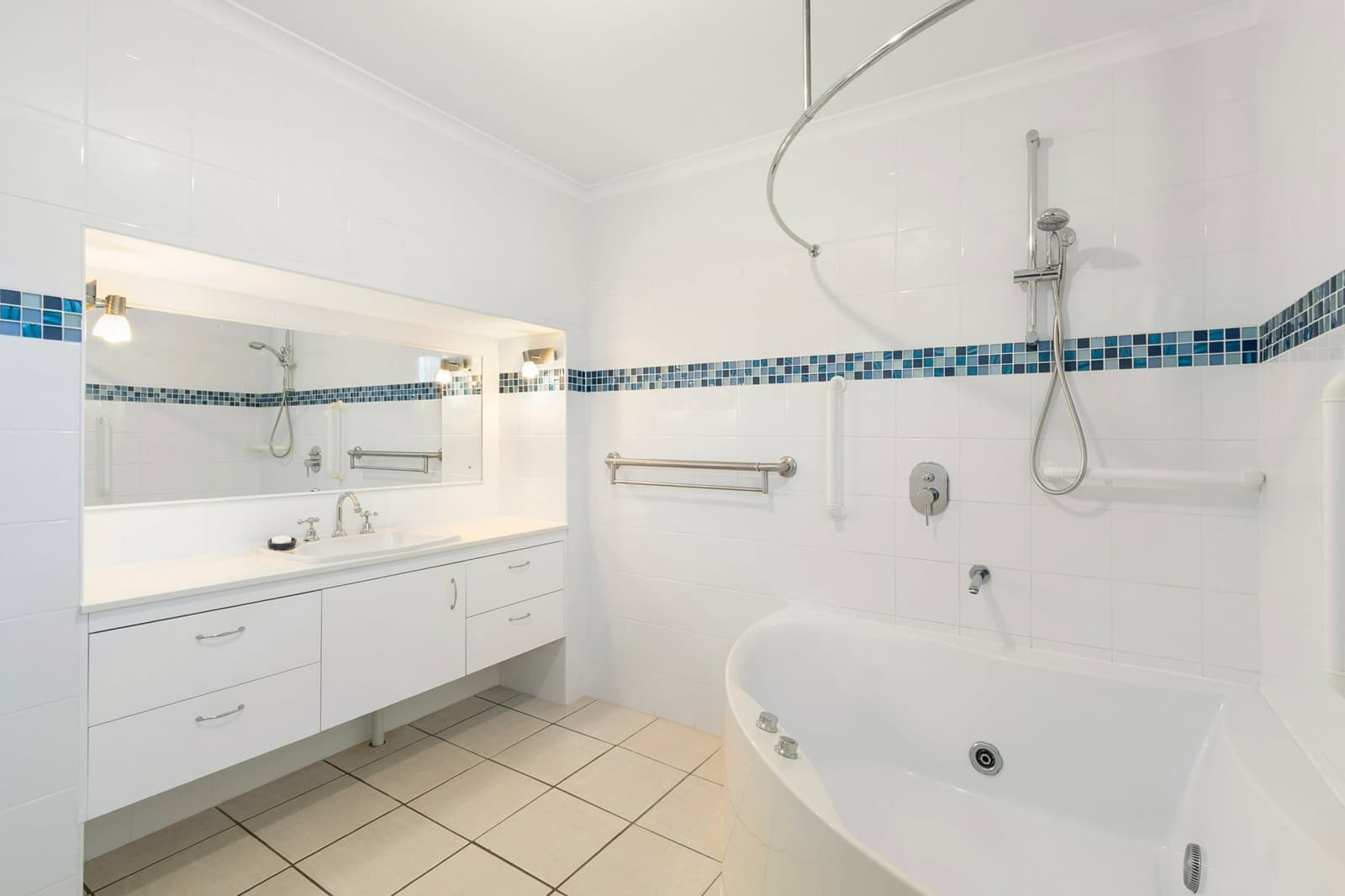 15 John Munro Court, CARRARA, Carrara - Thumbnail 6