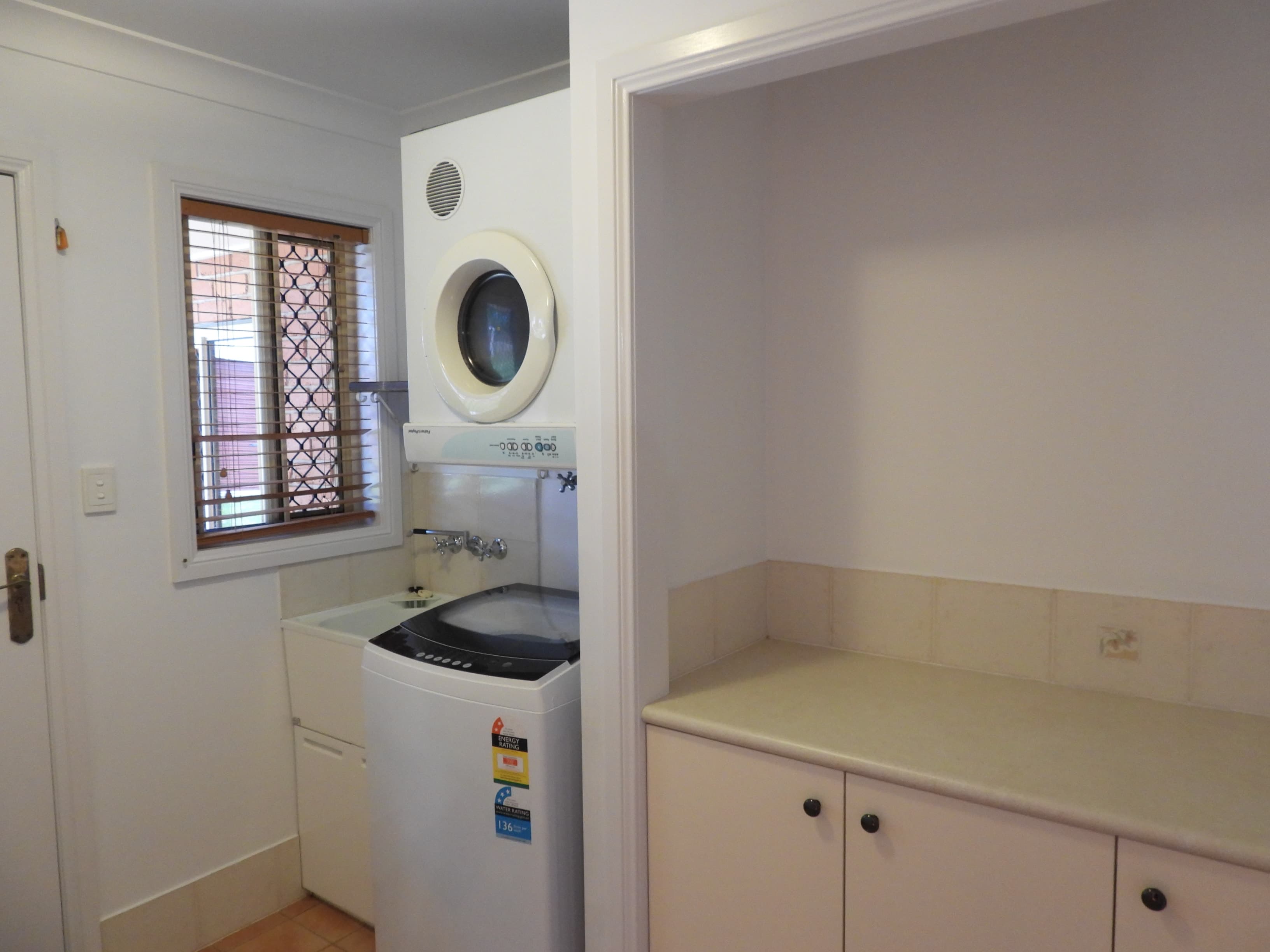 10 Lakeside Court, Beaudesert - Thumbnail 6