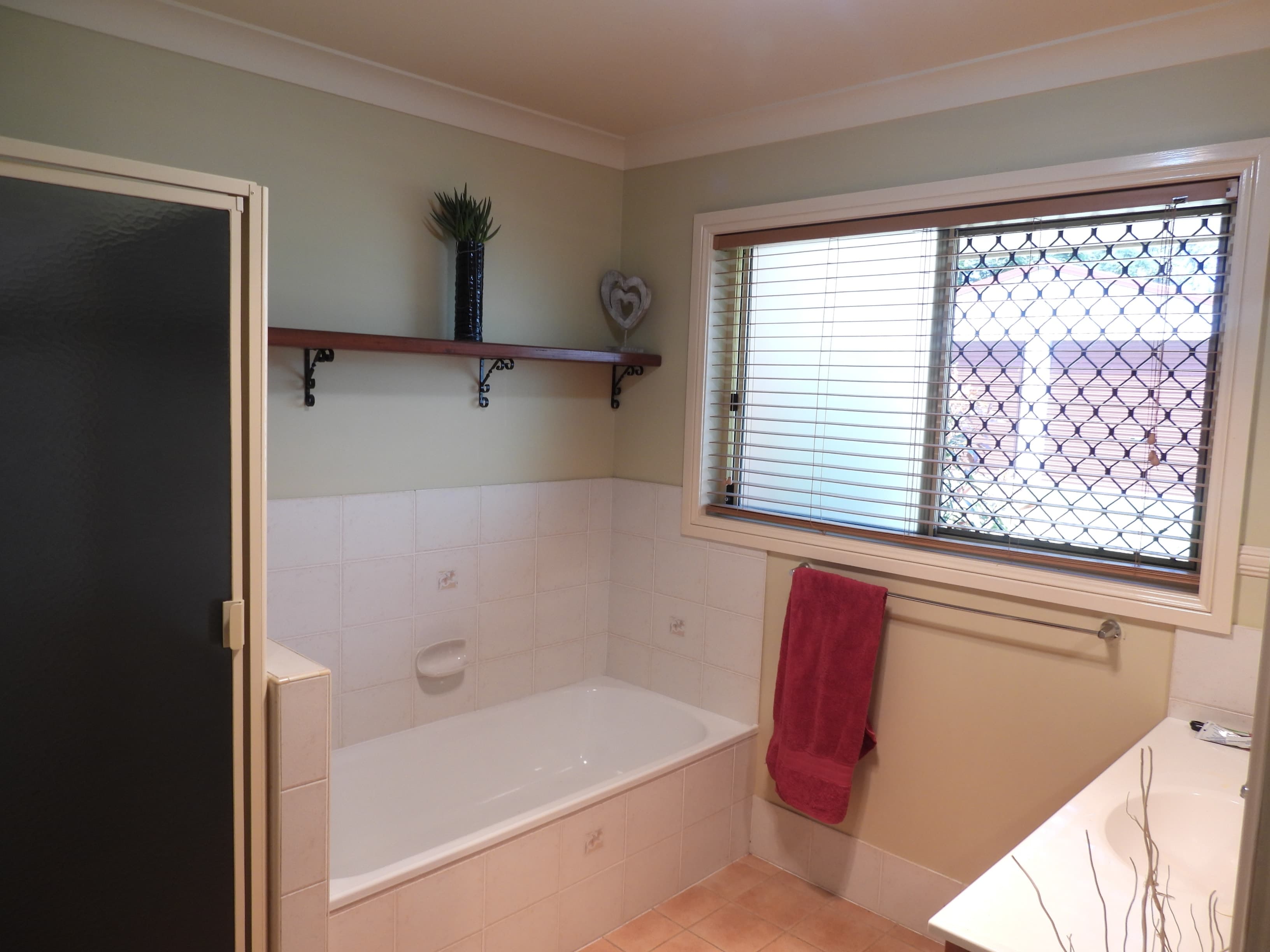 10 Lakeside Court, Beaudesert - Thumbnail 7