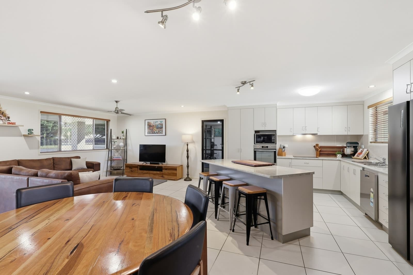 20 Bernborough Avenue, OORALEA, Ooralea - Thumbnail 2
