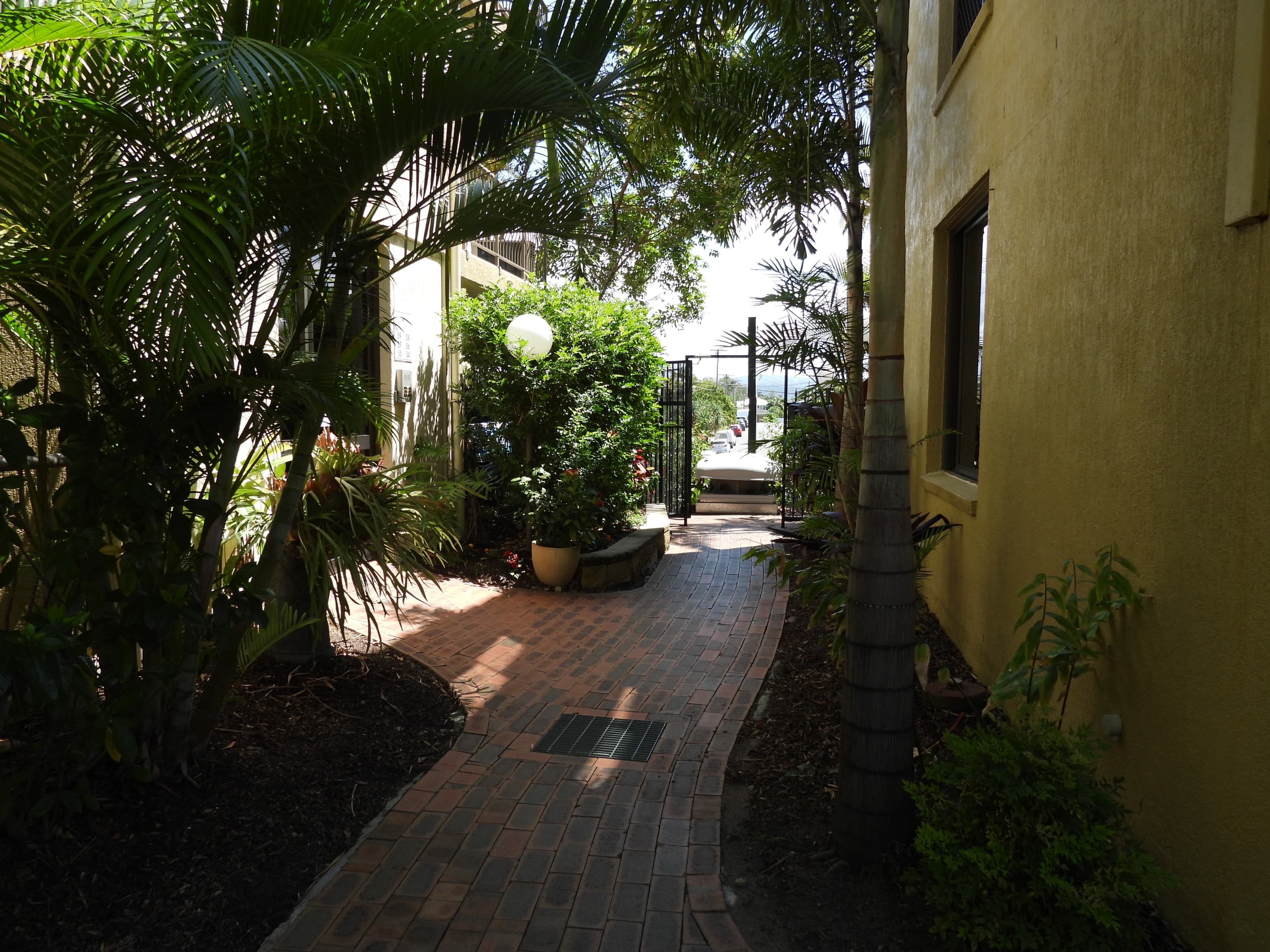 1197 Gold Coast Highway, Burleigh Heads - Thumbnail 4