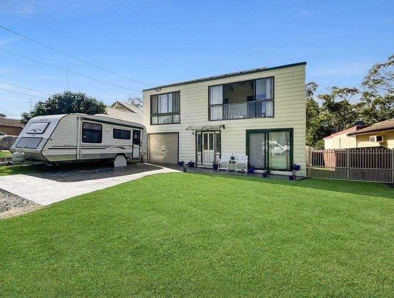 17 Una Avenue, Charmhaven NSW 2263, Charmhaven - Image 1