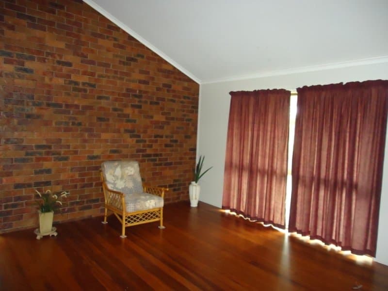18  Laura Court, Beaudesert - Thumbnail 3