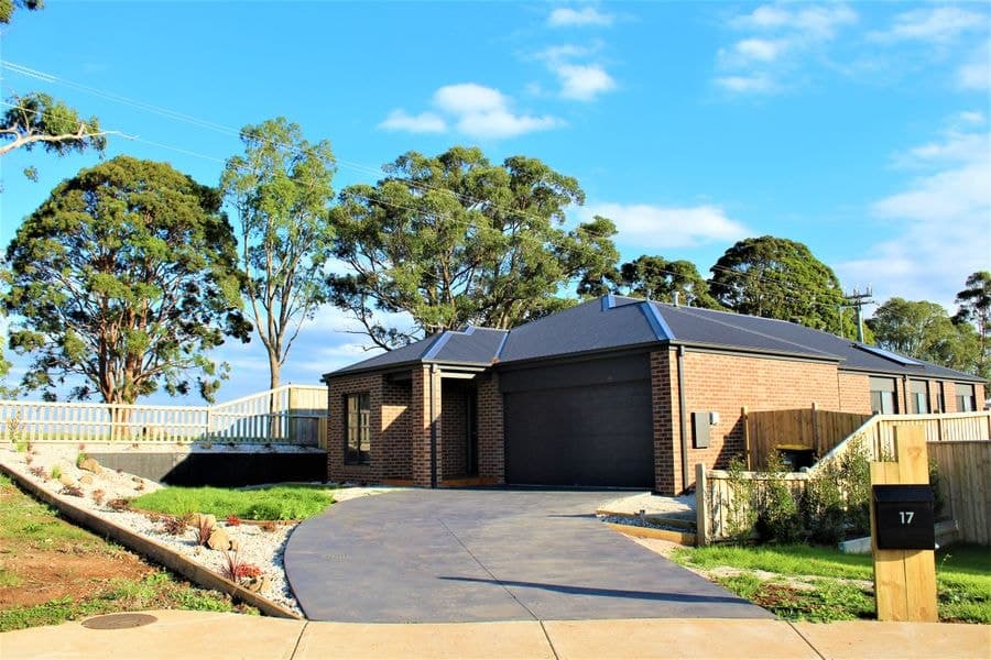 17 Southern Close, Drouin VIC 3818, Drouin - Image 1
