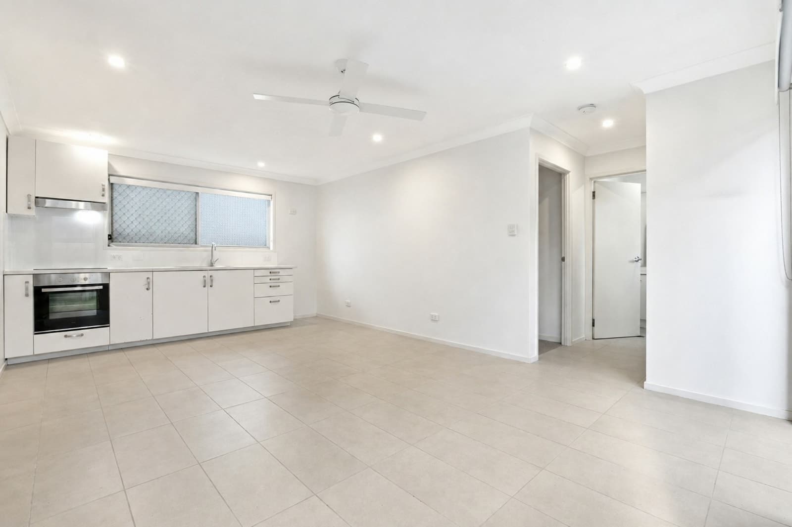 69 Augustus Street, KINGSTON, Kingston - Thumbnail 2