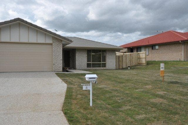 5 Rainbow Place, Beaudesert - Image 1
