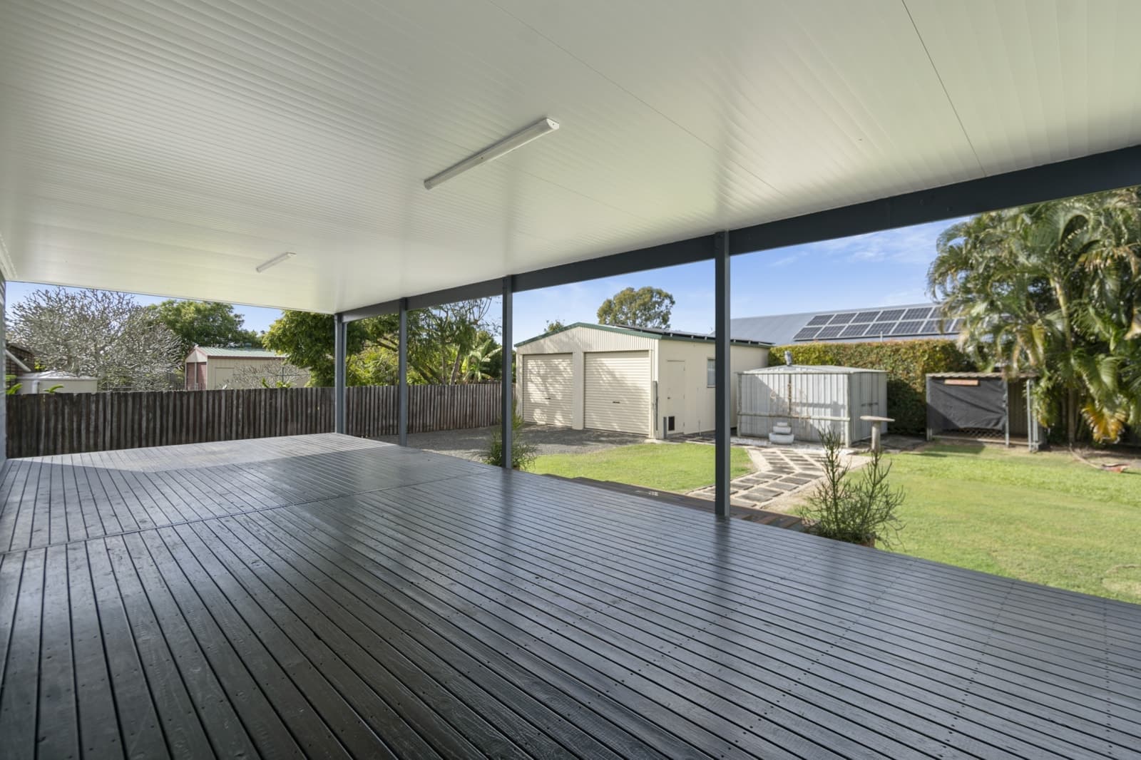 47 Gibsons Road, BURNETT HEADS, Burnett Heads - Thumbnail 2