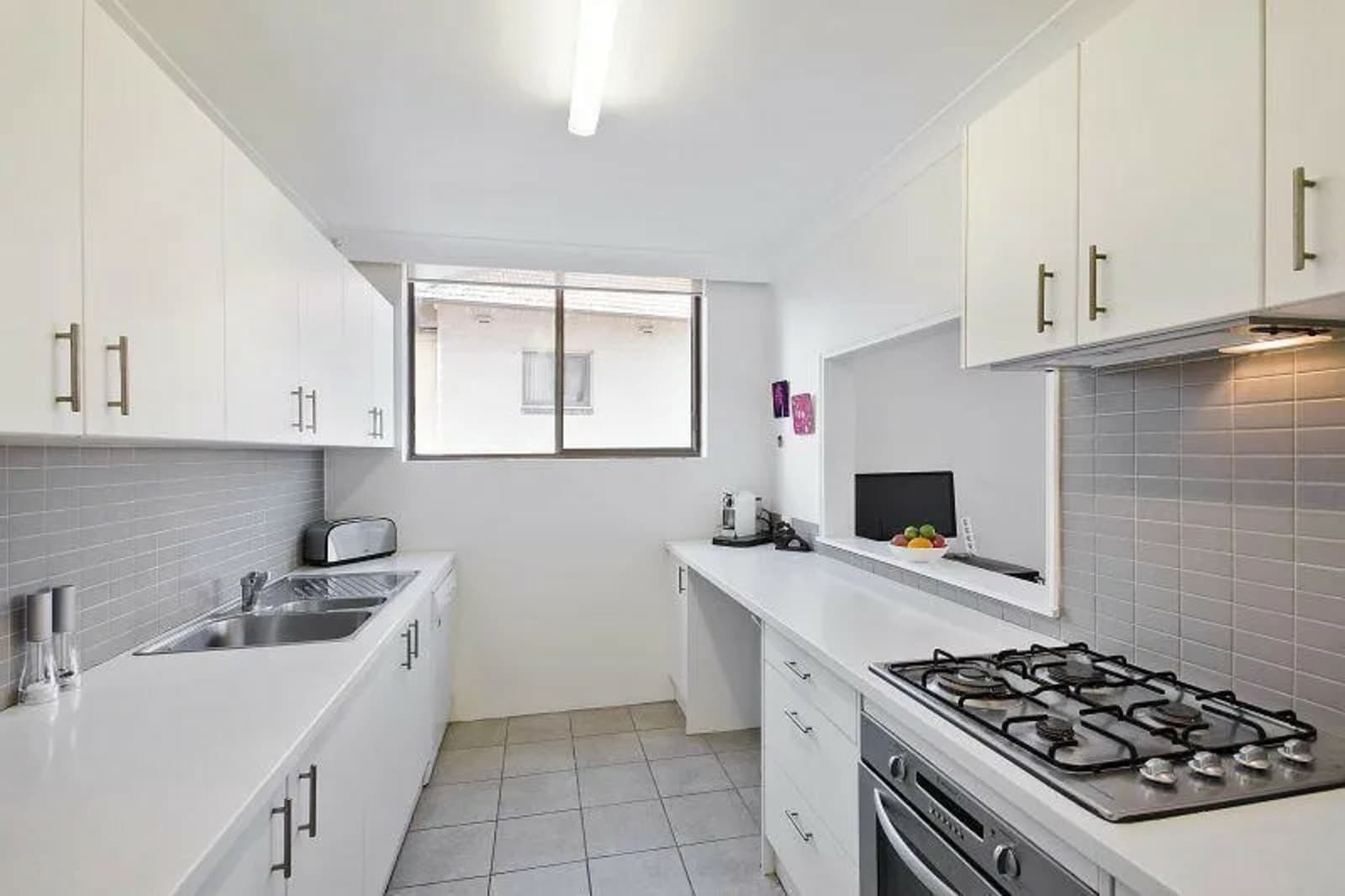 8/8-10 East Crescent Street, MCMAHONS POINT, McMahons Point - Thumbnail 2