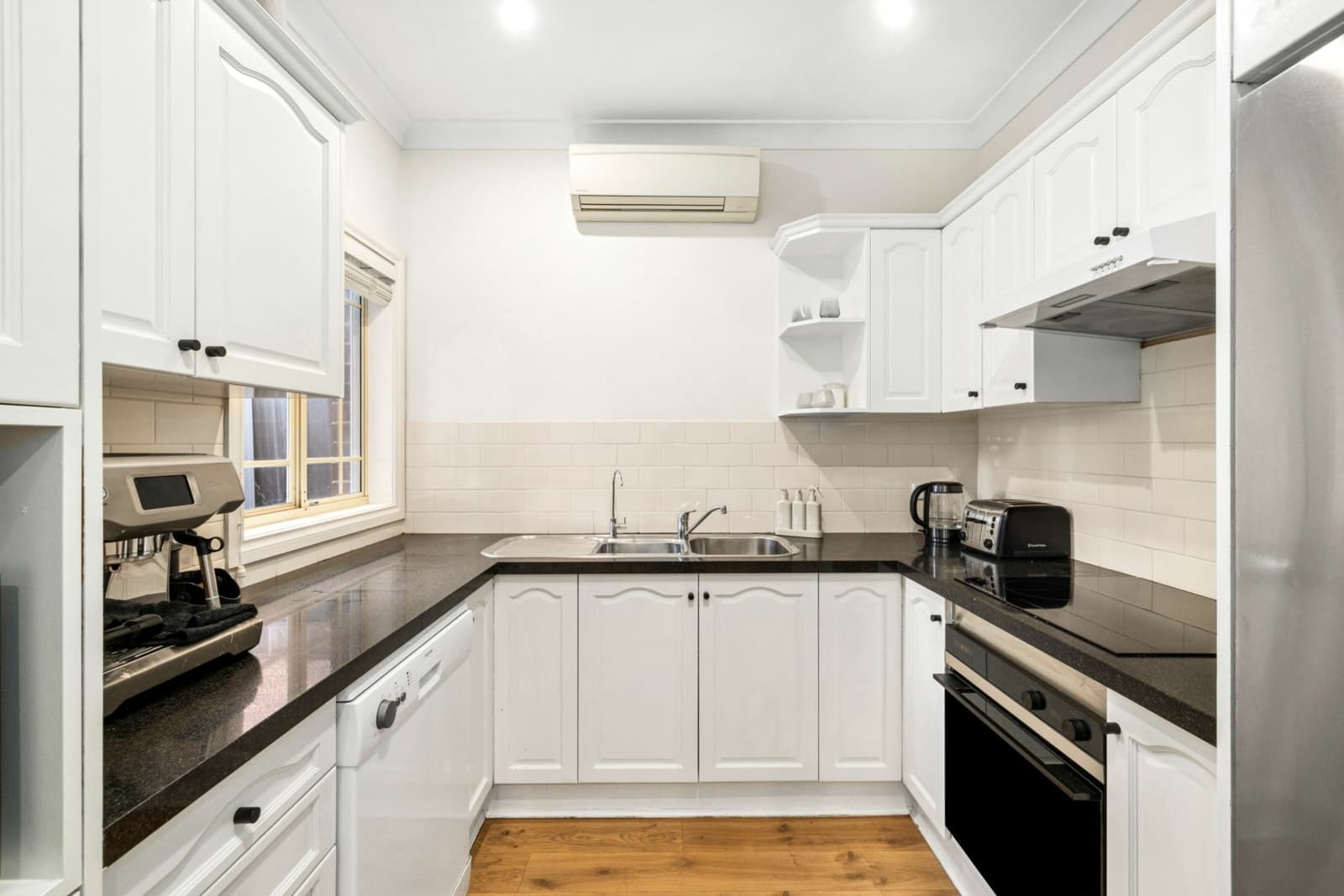 24a Chiltern Road, WILLOUGHBY, Willoughby - Thumbnail 2