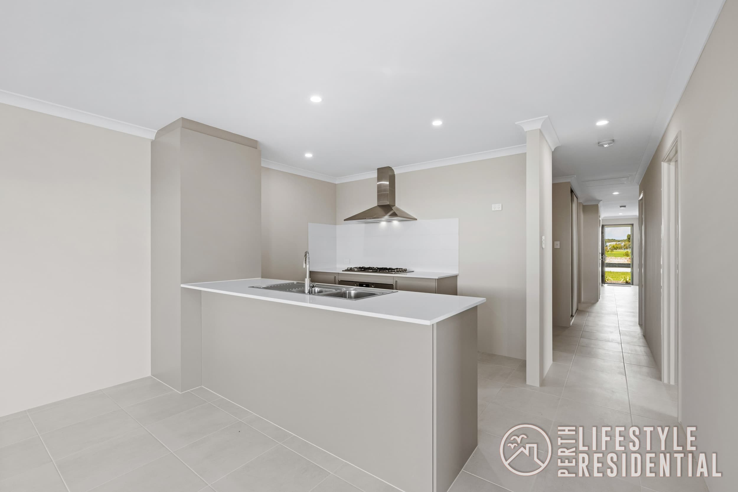 4 BED + STUDY ~ OPPOSITE THE PARK, Two Rocks - Thumbnail 2