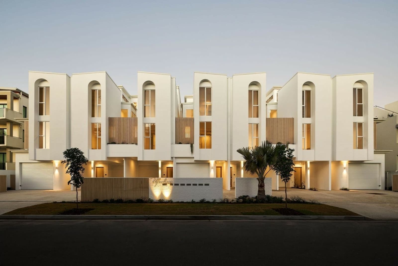 7/1 Canal Avenue, RUNAWAY BAY, Runaway Bay - Image 1