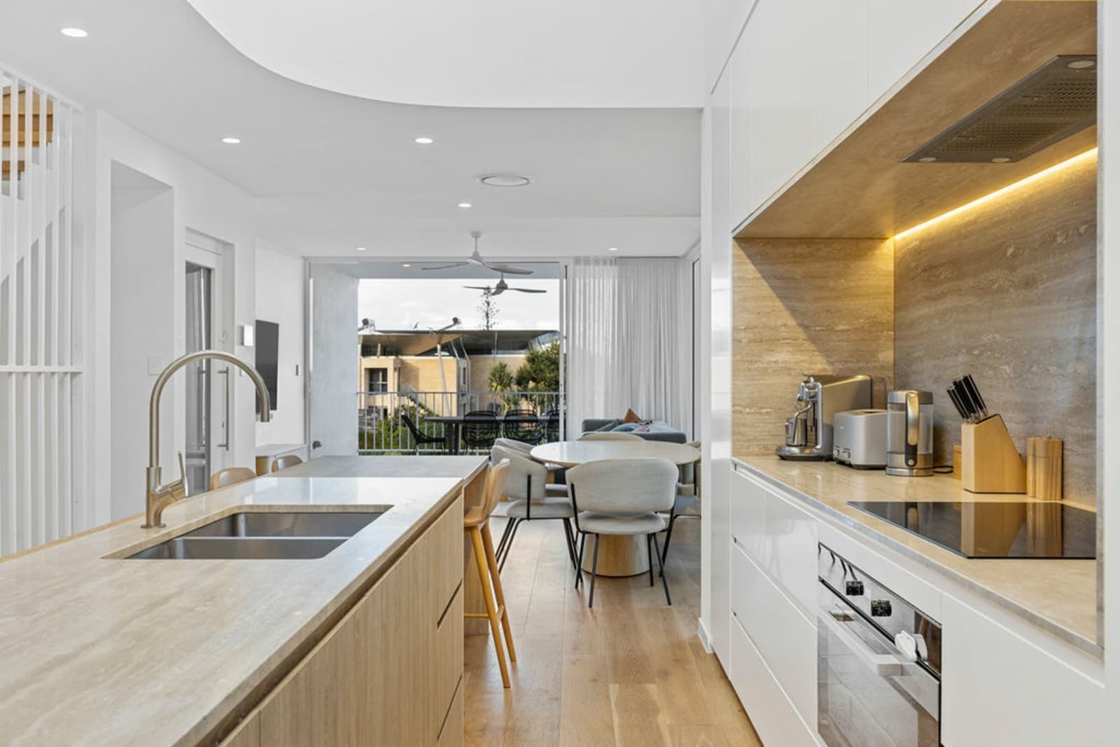 7/1 Canal Avenue, RUNAWAY BAY, Runaway Bay - Thumbnail 5