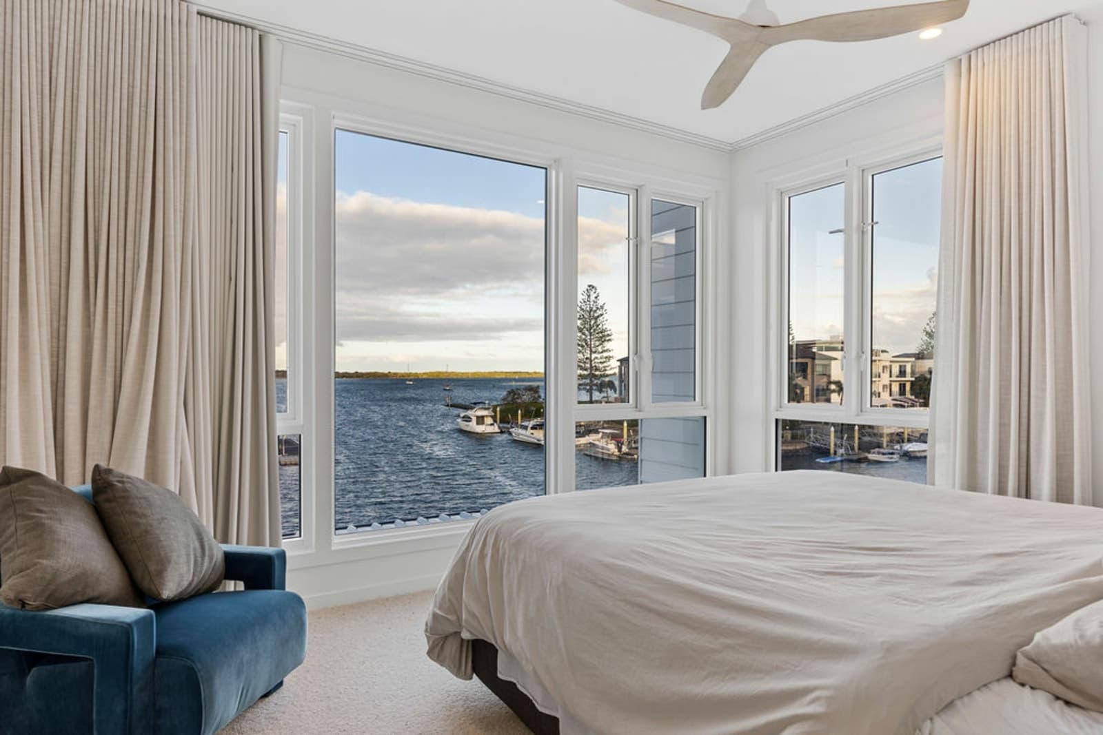 7/1 Canal Avenue, RUNAWAY BAY, Runaway Bay - Thumbnail 7