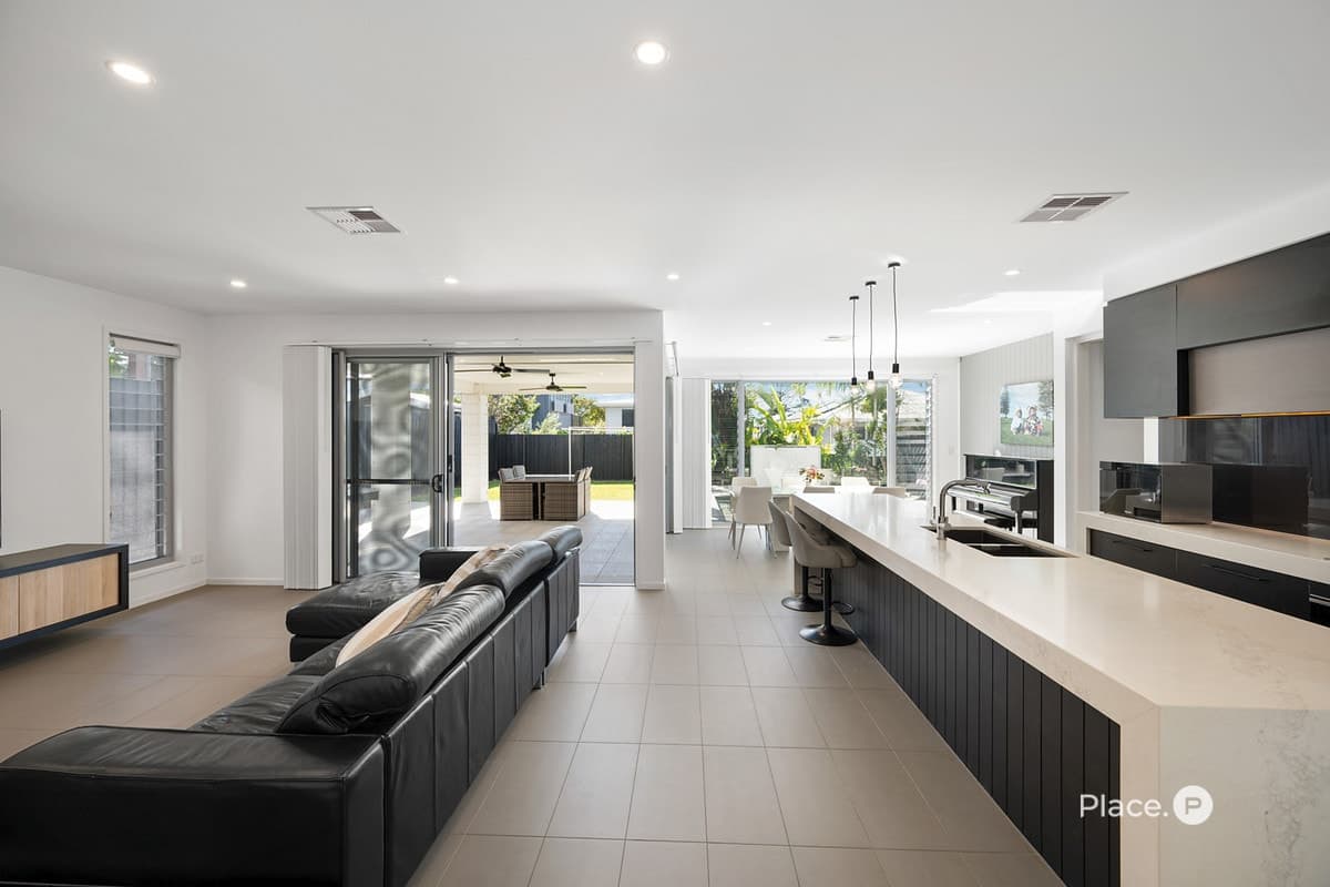 138 Erica Street, Cannon Hill - Thumbnail 2
